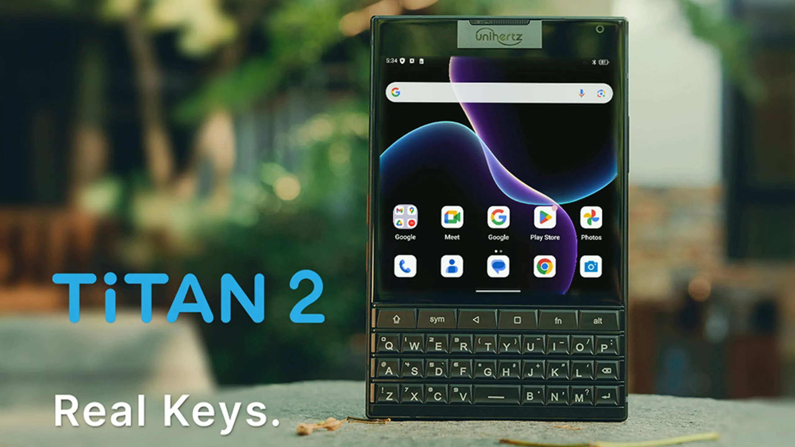 Điện thoại Unihertz Titan 2 với bàn phím QWERTY vật lý và màn hình vuông