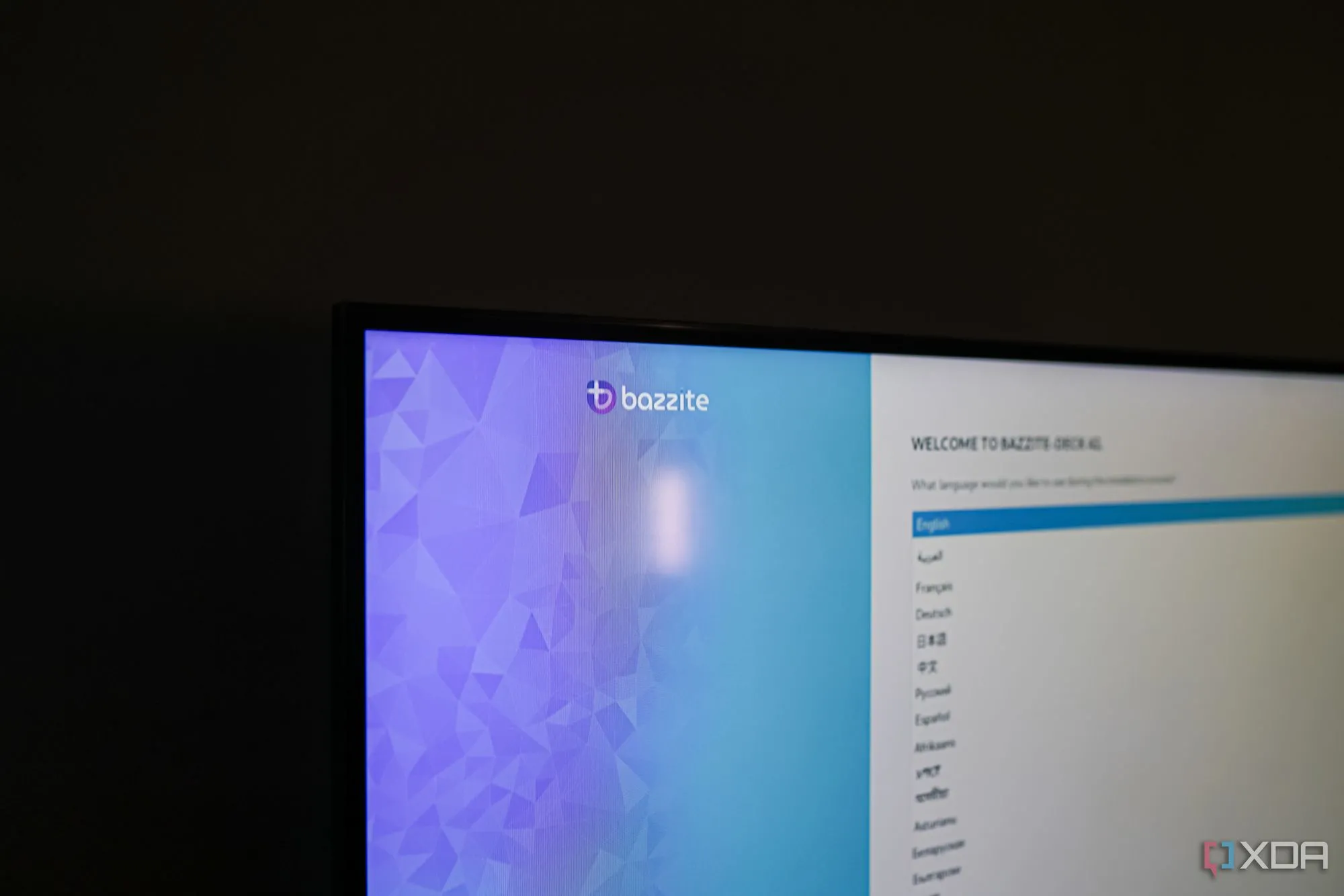 Giao diện Bazzite hiển thị thông báo Steam trên màn hình HTPC với RX 9060 XT