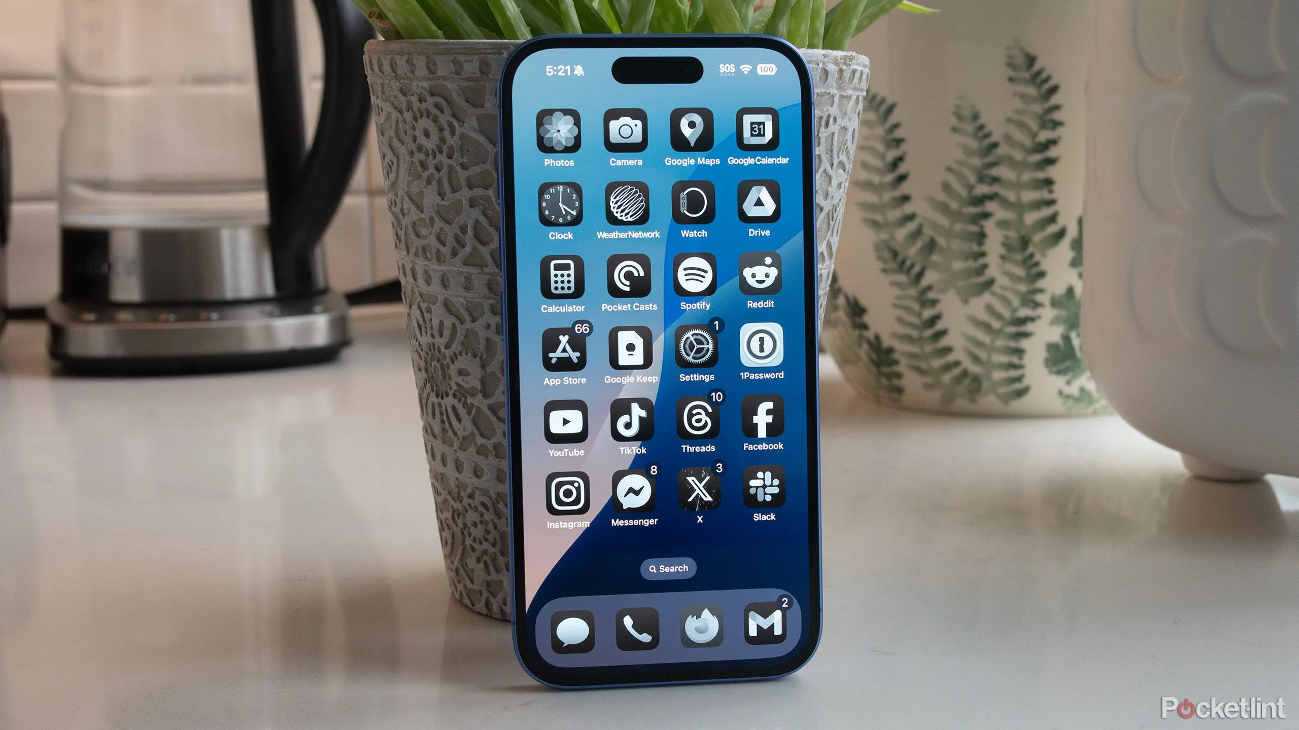 Hình ảnh minh họa iPhone, sản phẩm cốt lõi của Apple