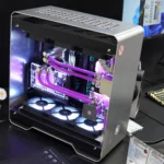 Máy tính build custom InWin 977EK với tản nhiệt nước màu hồng