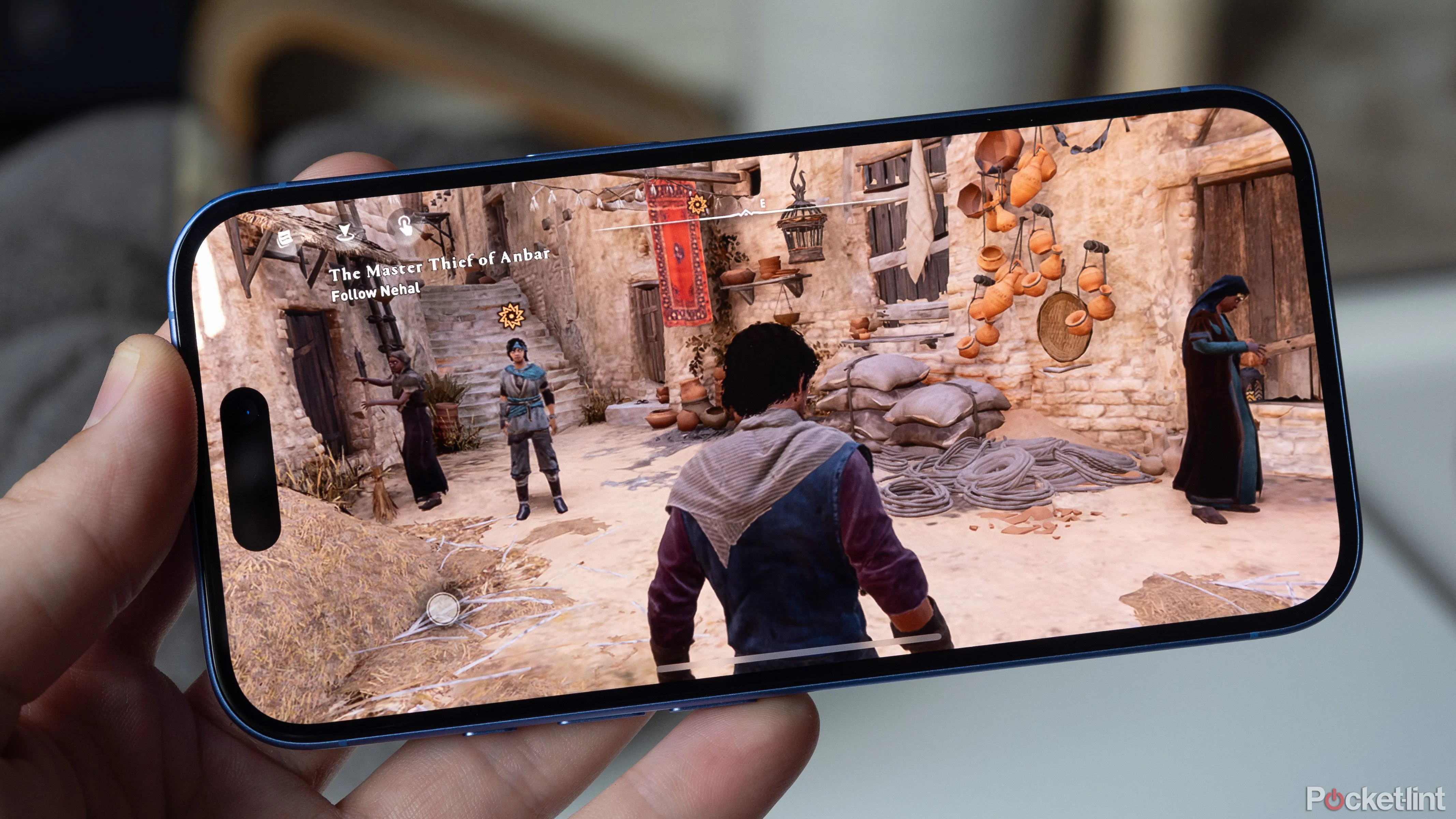 Trải nghiệm game Assassin's Creed Mirage trên màn hình iPhone 120Hz mượt mà