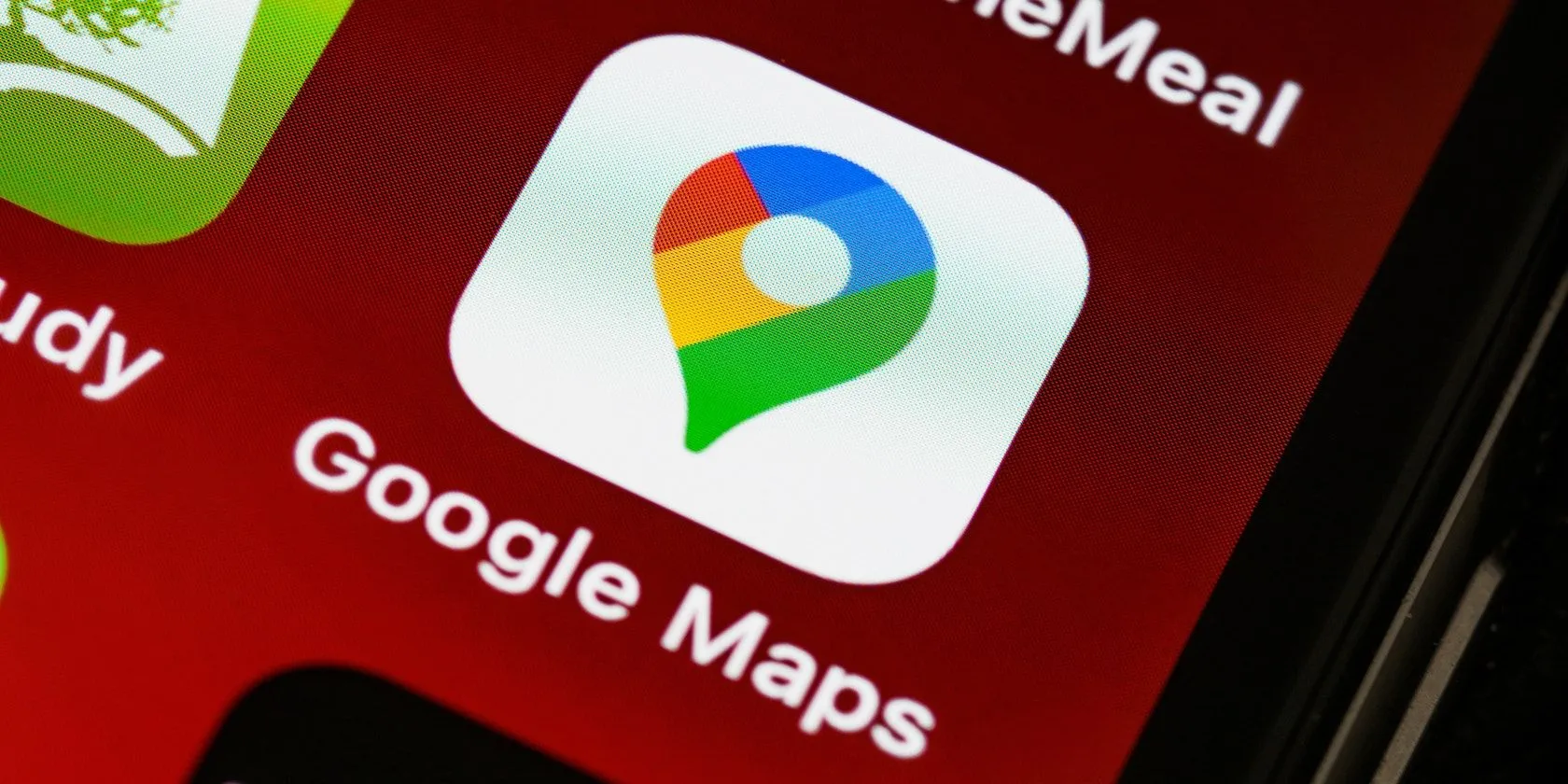 Biểu tượng ứng dụng Google Maps trên màn hình điện thoại, minh họa khả năng định vị và dẫn đường.