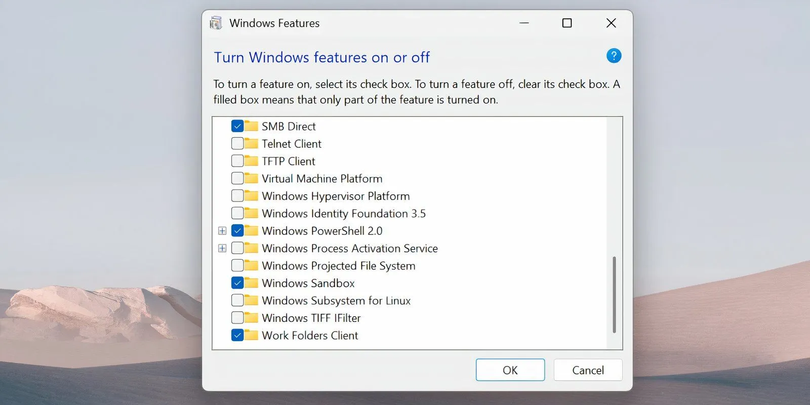 Cửa sổ Tính năng Windows hiển thị hộp kiểm Windows Subsystem for Linux và Virtual Machine Platform đã được bỏ chọn.