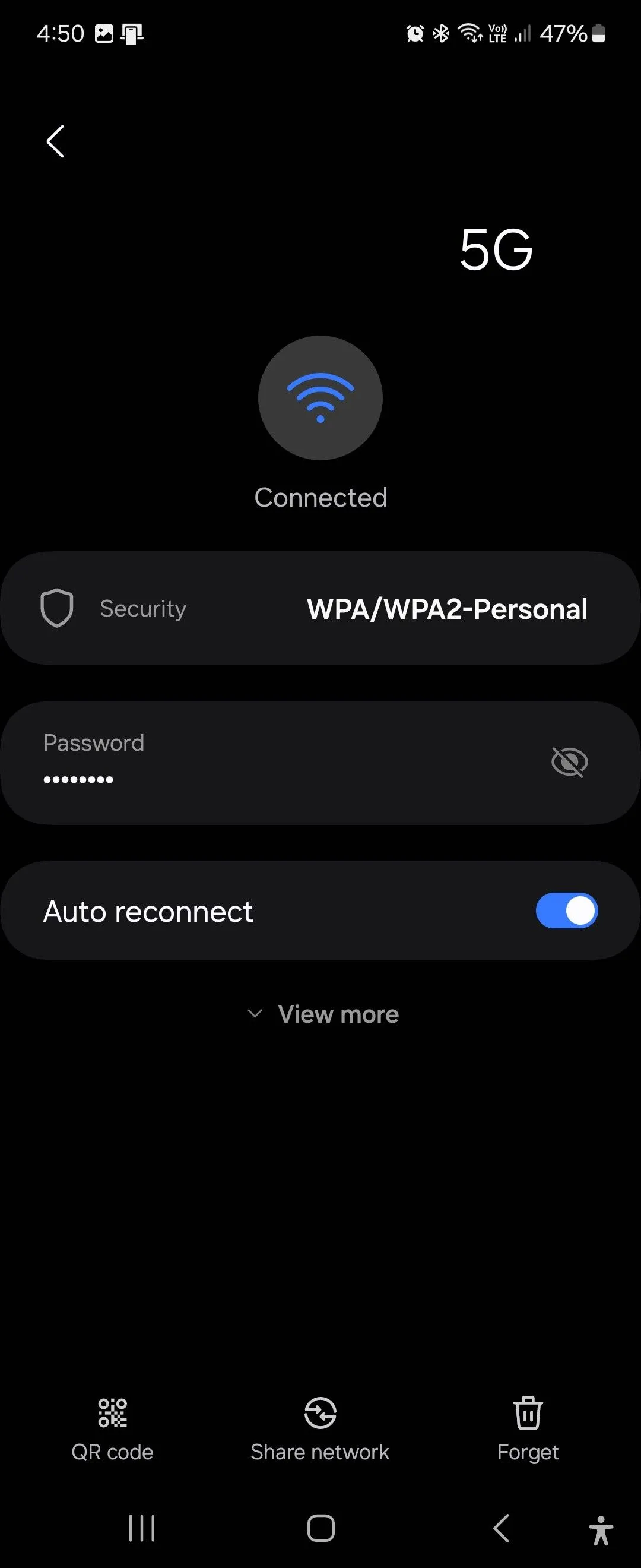Màn hình cài đặt mạng Wi-Fi trên One UI 6.1, cho phép người dùng tùy chỉnh chi tiết mạng đã kết nối và tìm tùy chọn chia sẻ Wi-Fi bằng mã QR.