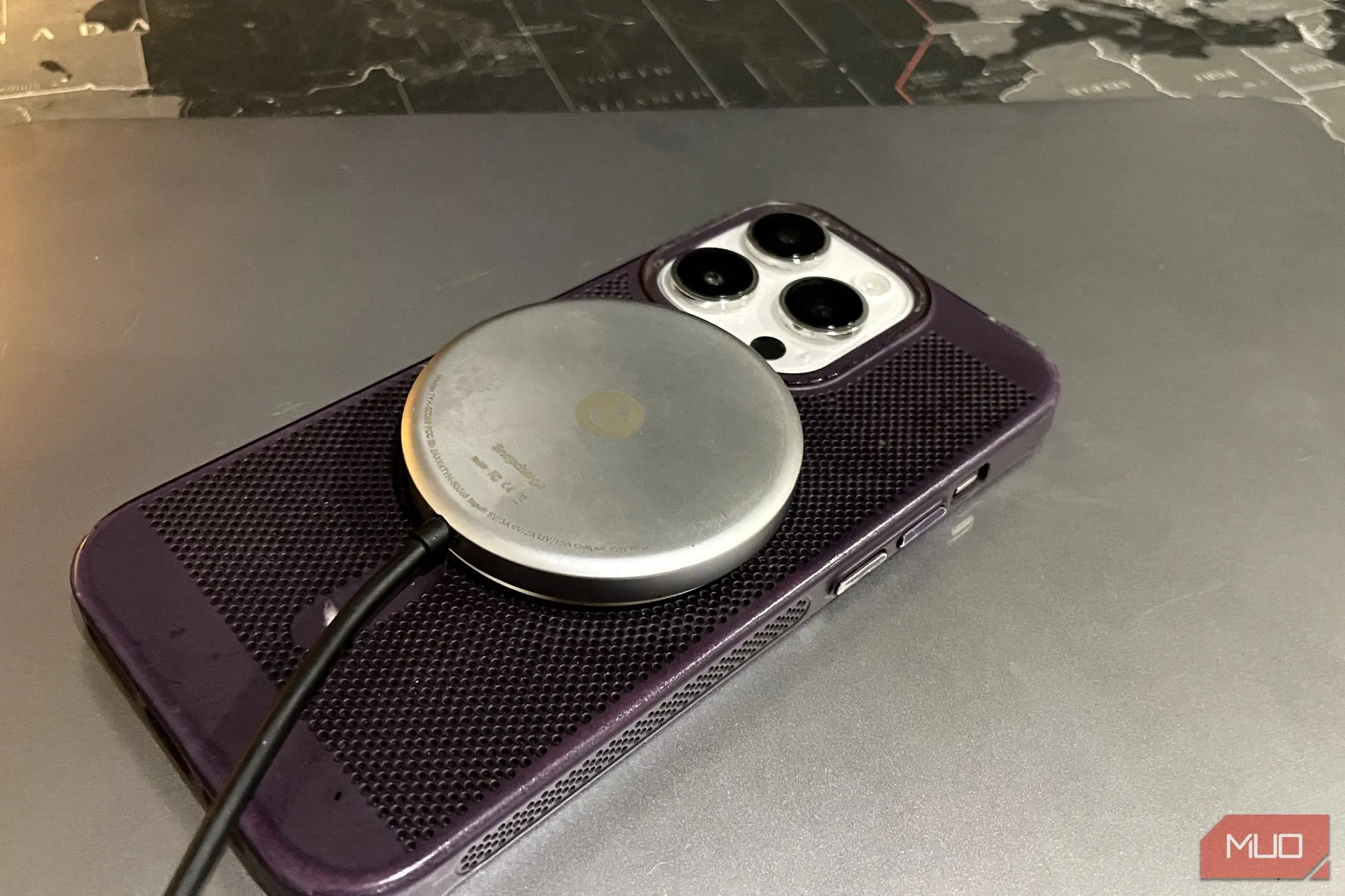Sạc không dây iPhone kiểm tra lỗi cảm ứng màn hình không chính hãng