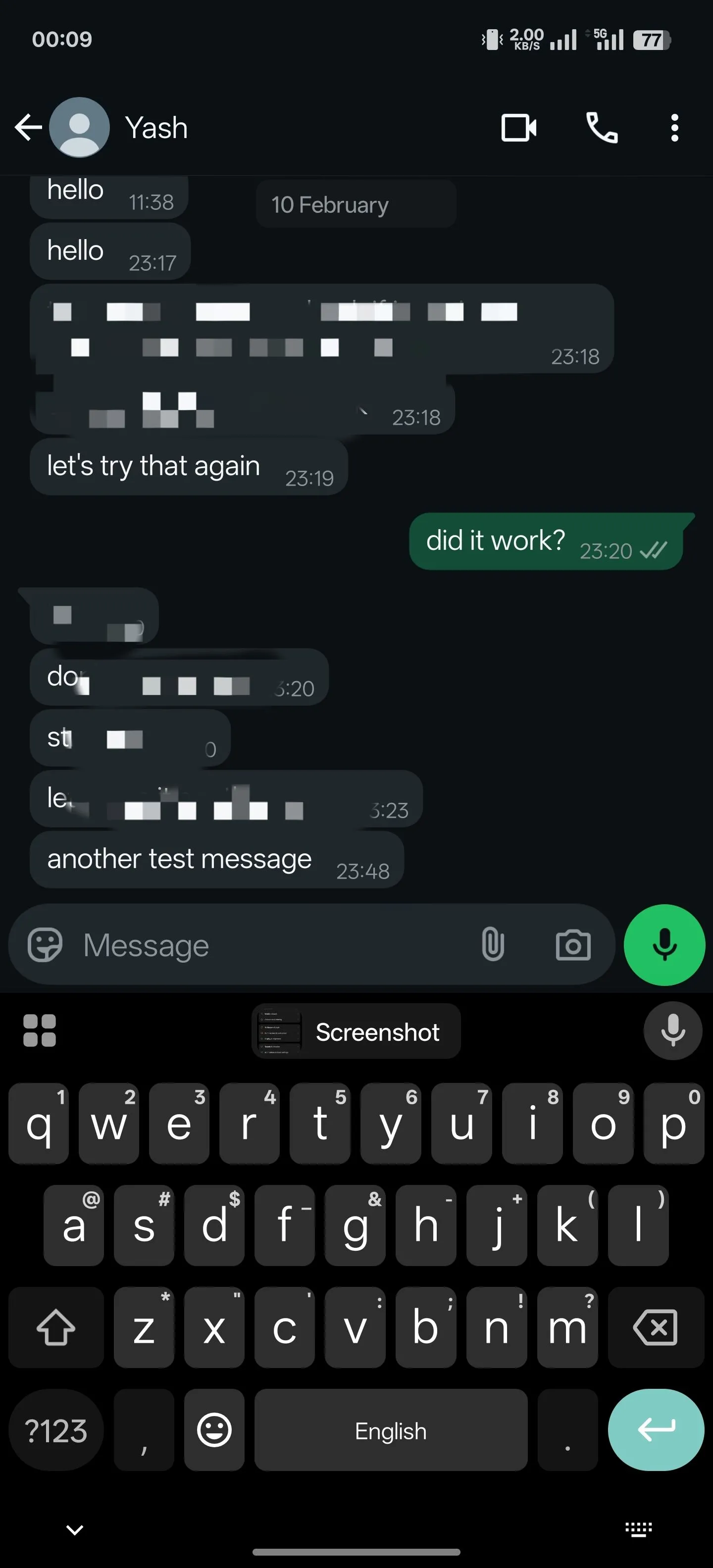Ảnh thumbnail của ảnh chụp màn hình vừa tạo xuất hiện trên thanh công cụ Gboard, sẵn sàng để chia sẻ nhanh chóng.