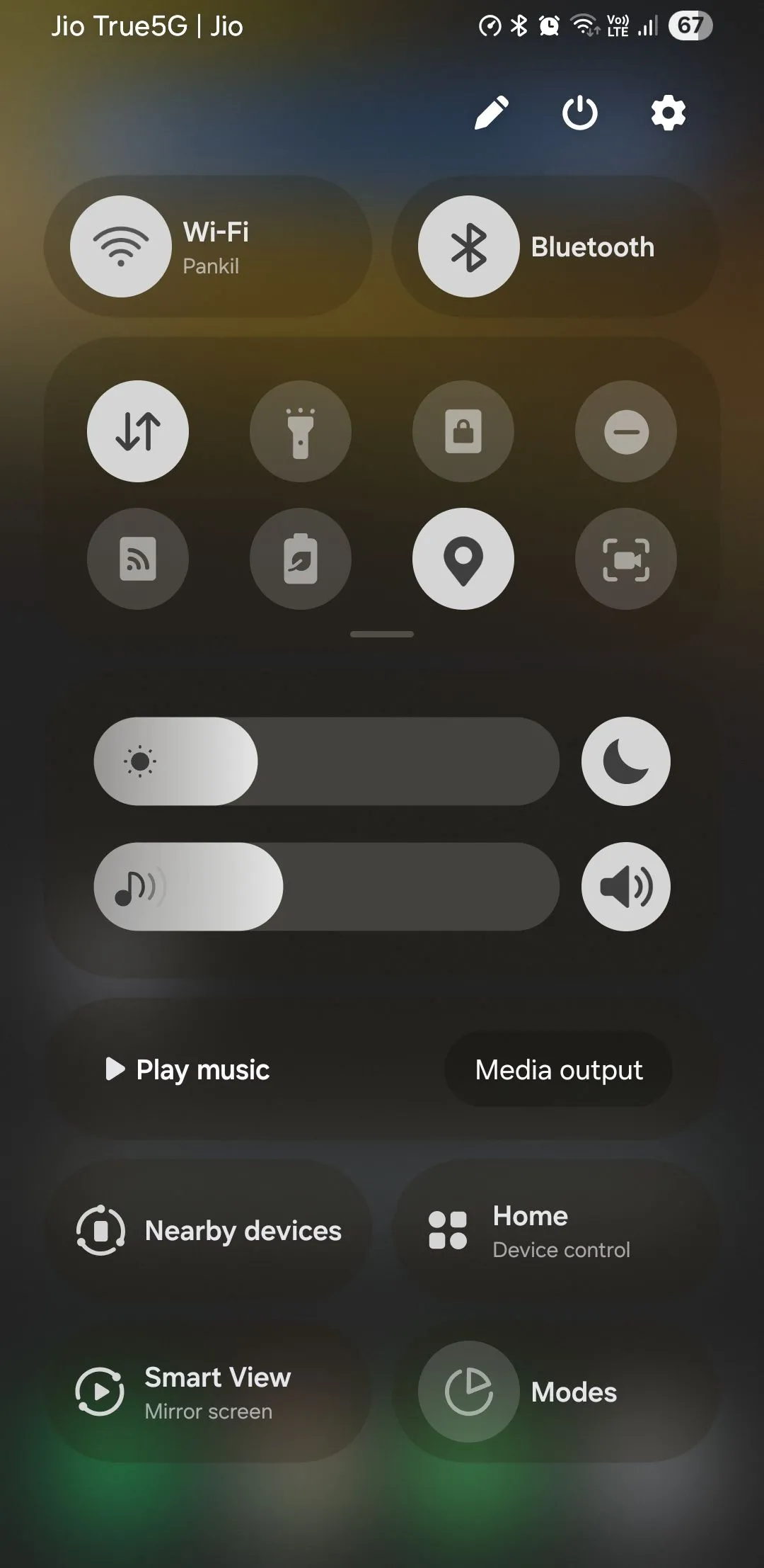 Bảng cài đặt nhanh và thông báo trên điện thoại Samsung One UI 7