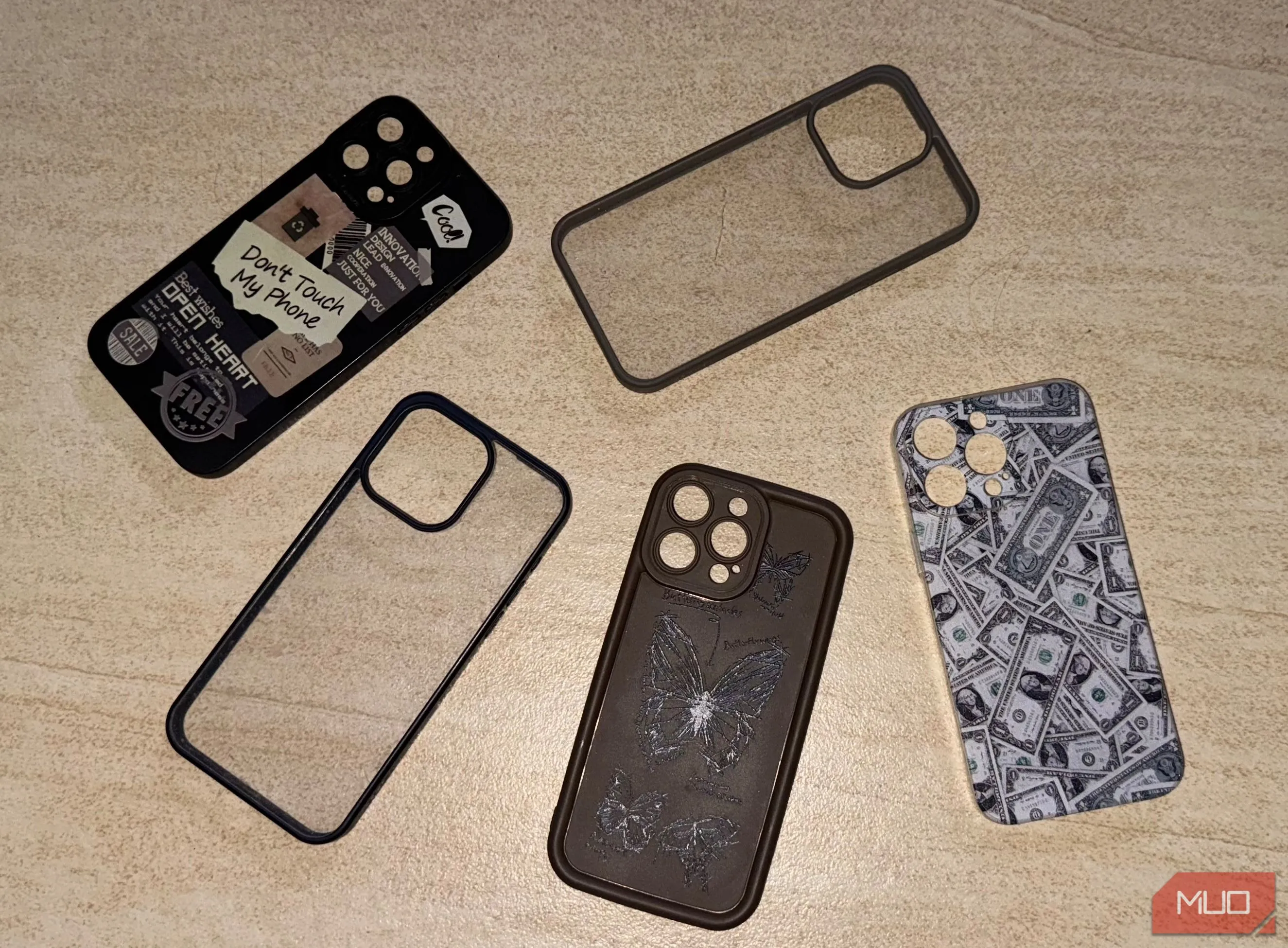 Bộ sưu tập ốp lưng điện thoại iPhone 15 Pro Max, thể hiện sự cần thiết của ốp lưng và lợi ích của điện thoại siêu mỏng khi dùng ốp