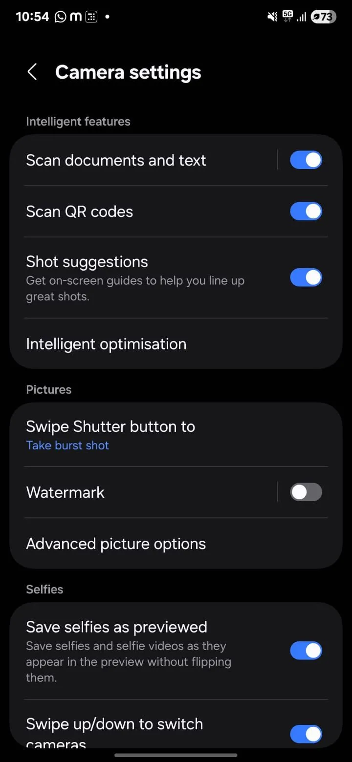 Cài đặt camera Samsung với tùy chọn Gợi ý Chụp (Shot Suggestions) đang được bật.