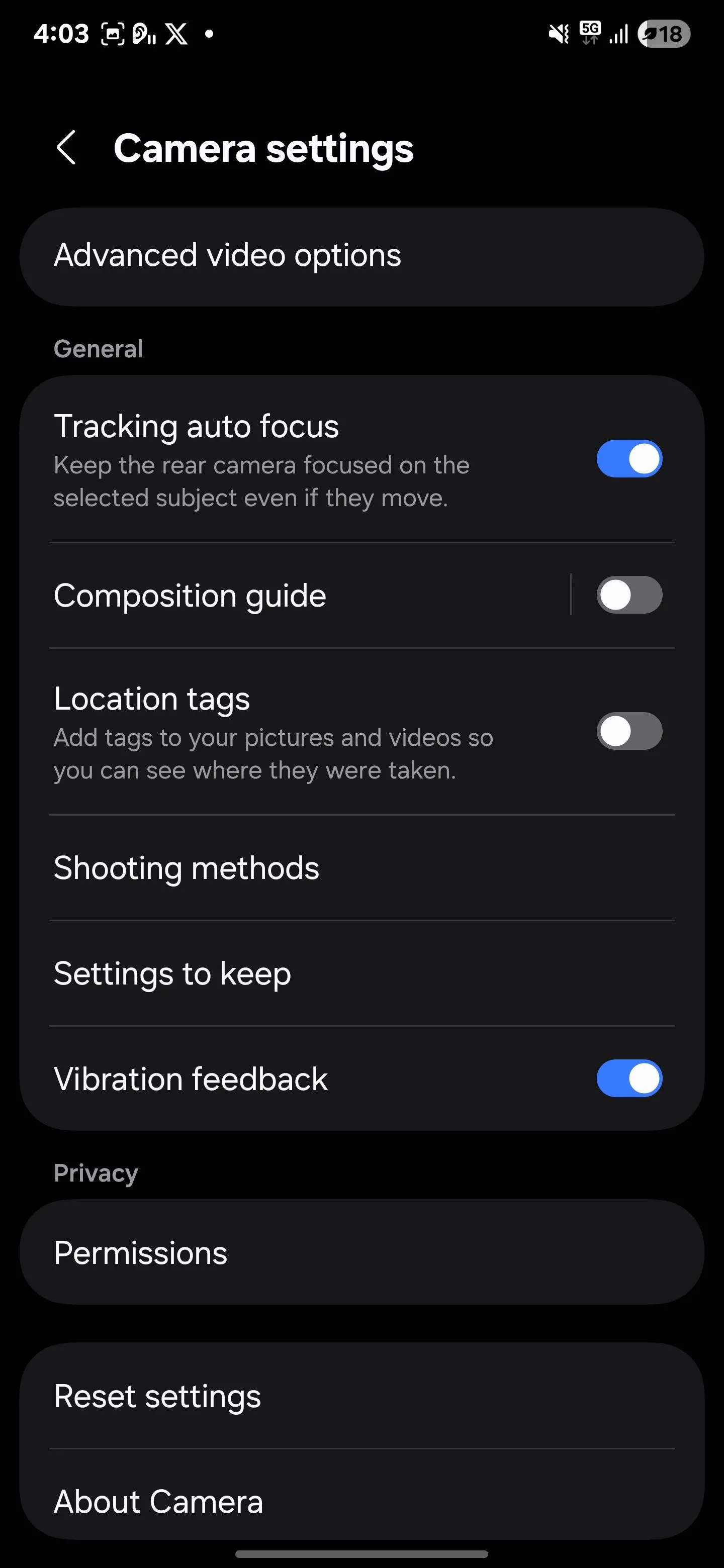 Cài đặt Hướng dẫn bố cục (Composition Guide) trong ứng dụng camera Samsung, cho phép bật đường lưới và cấp độ.