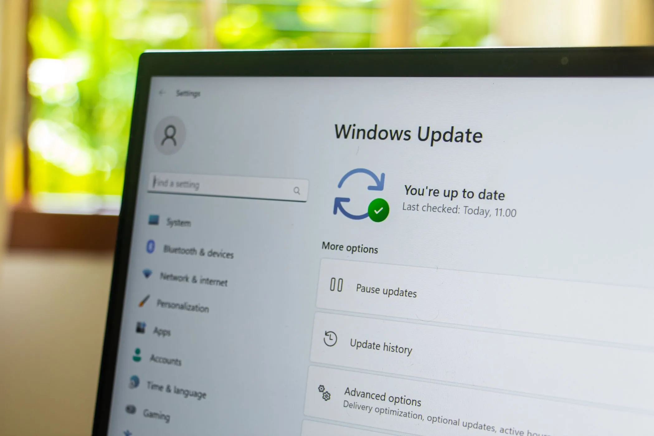 Cài đặt Windows Update trên laptop Windows, thể hiện giao diện quản lý cập nhật hệ điều hành