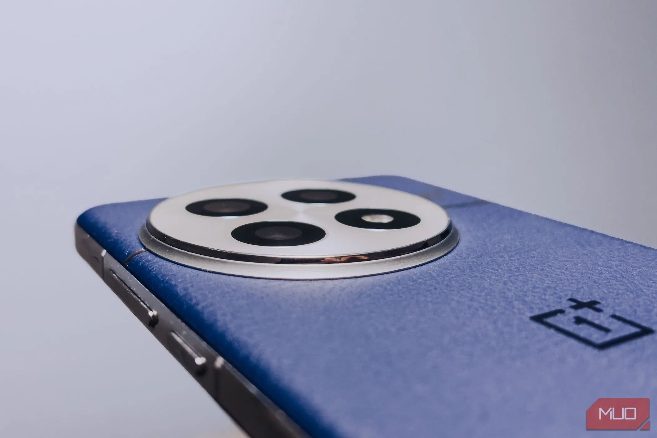 Cận cảnh mô-đun camera của OnePlus 13, tôn vinh công nghệ Hasselblad bên trong