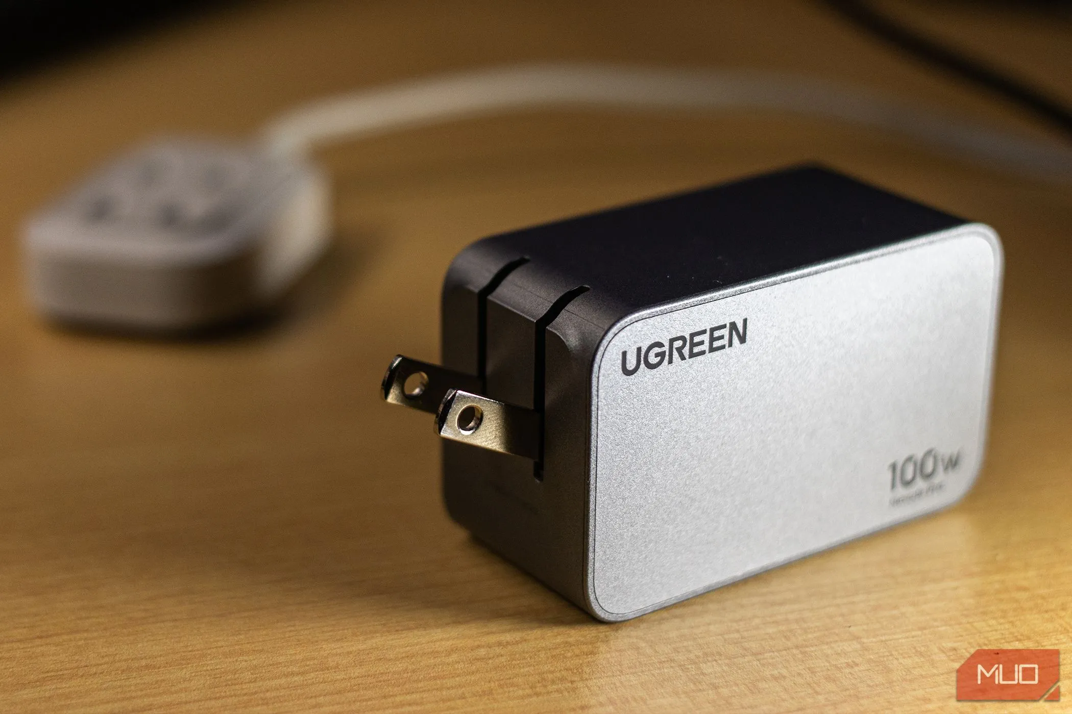 Củ sạc Ugreen Nexode Pro 100W USB-C với phích cắm gập