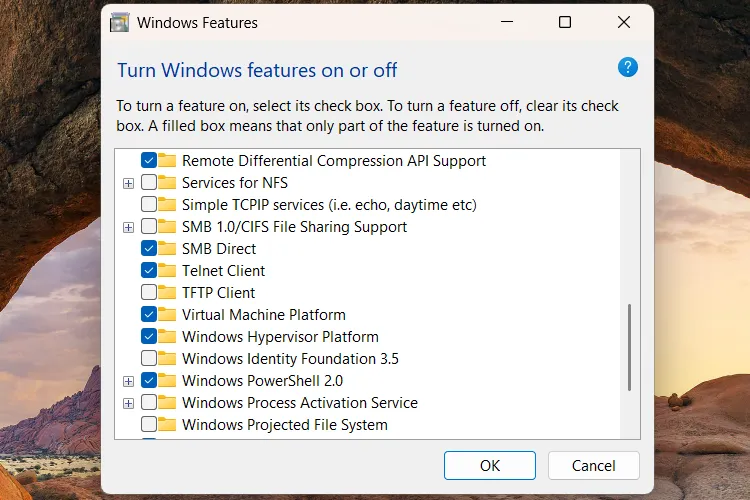 Cửa sổ &quot;Windows Features&quot; hiển thị tùy chọn bật hoặc tắt các tính năng của Windows, bao gồm Telnet Client.