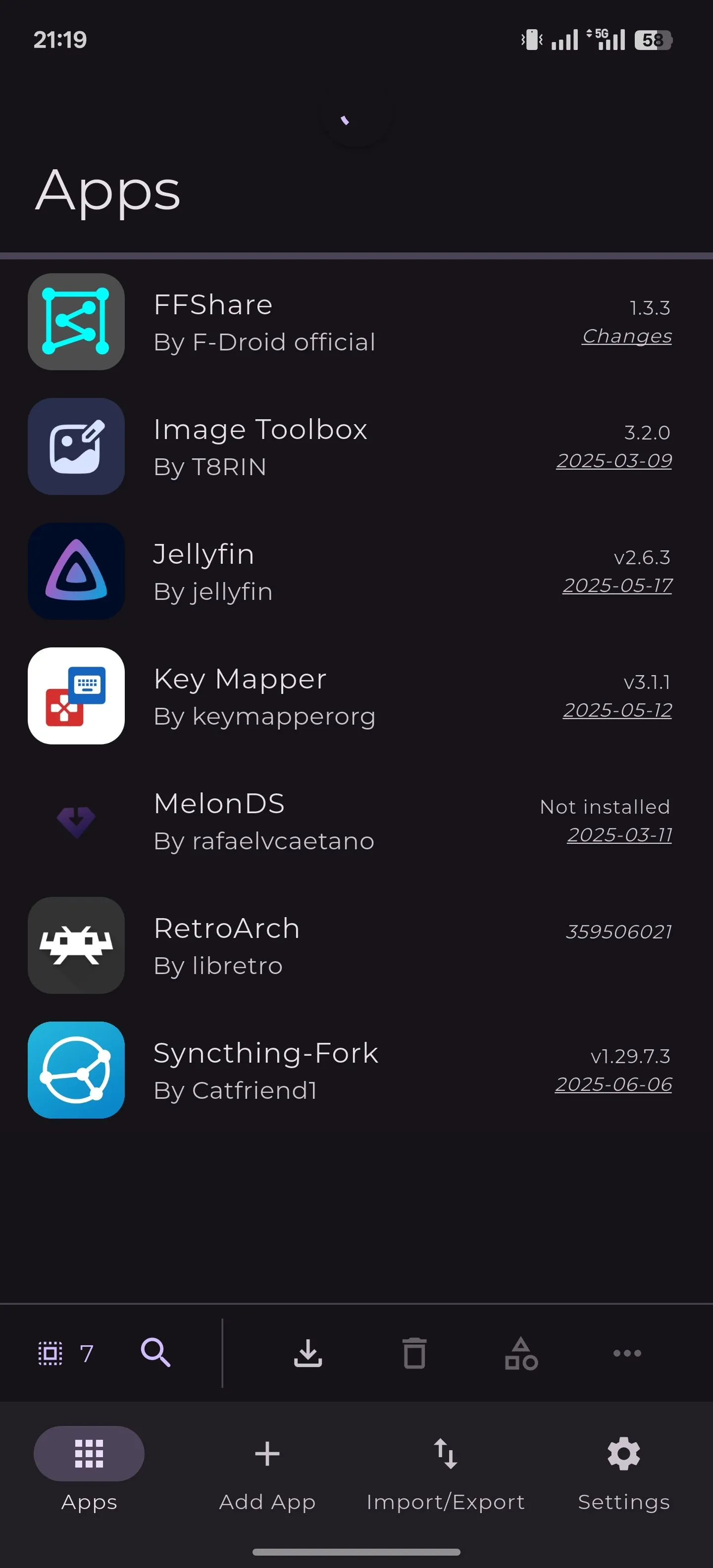 Danh sách các ứng dụng đã được thêm và quản lý trong Obtainium trên Android