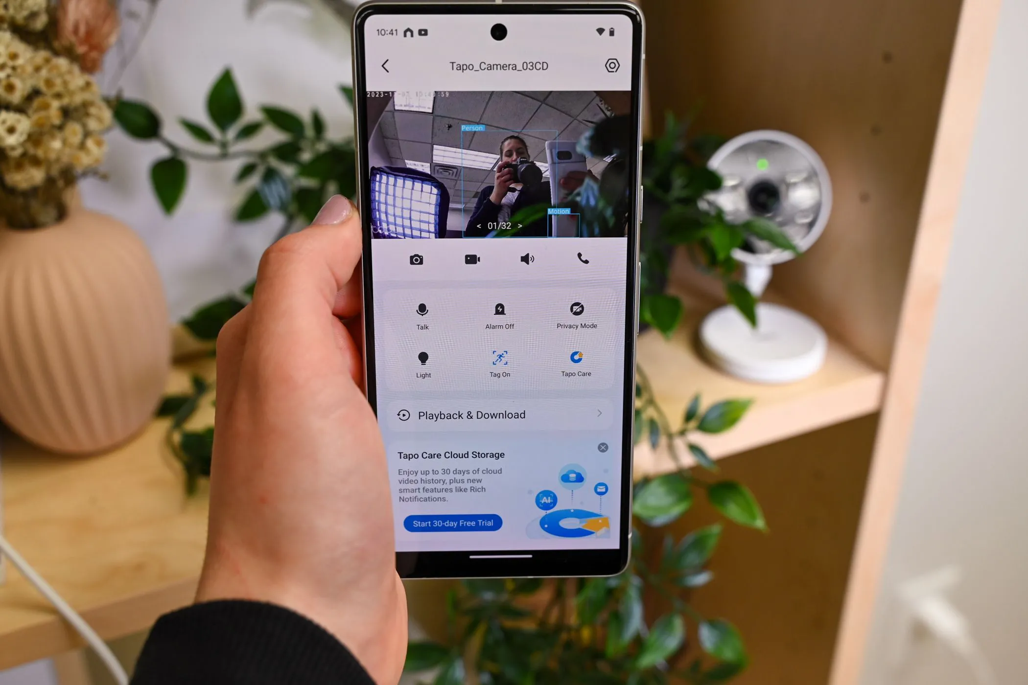 Điện thoại Android cũ chạy ứng dụng camera an ninh Tapo, tận dụng làm máy giám sát tại nhà.
