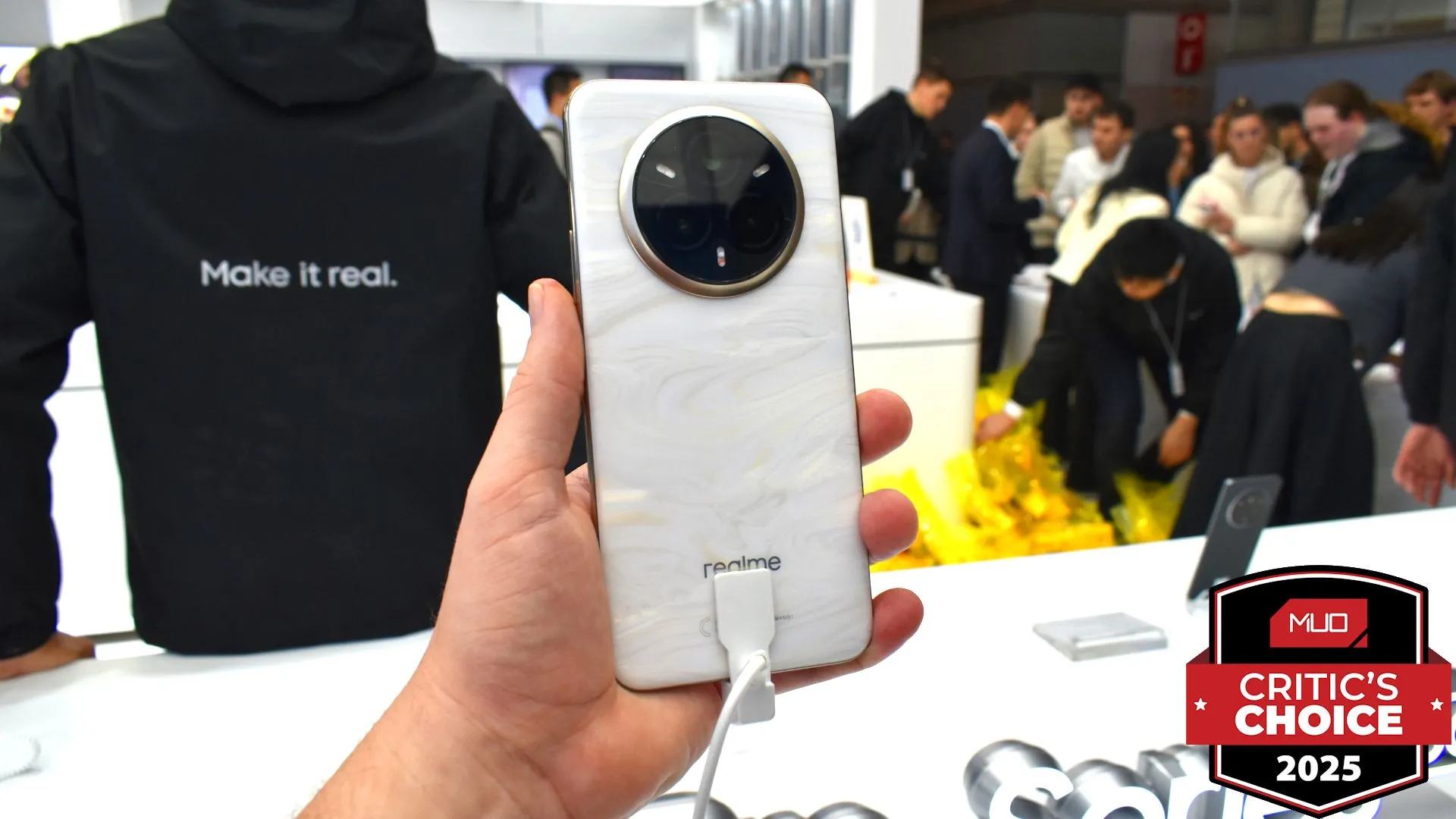 Điện thoại Realme 14 Pro+ 5G tại MWC 2025 cùng giải thưởng
