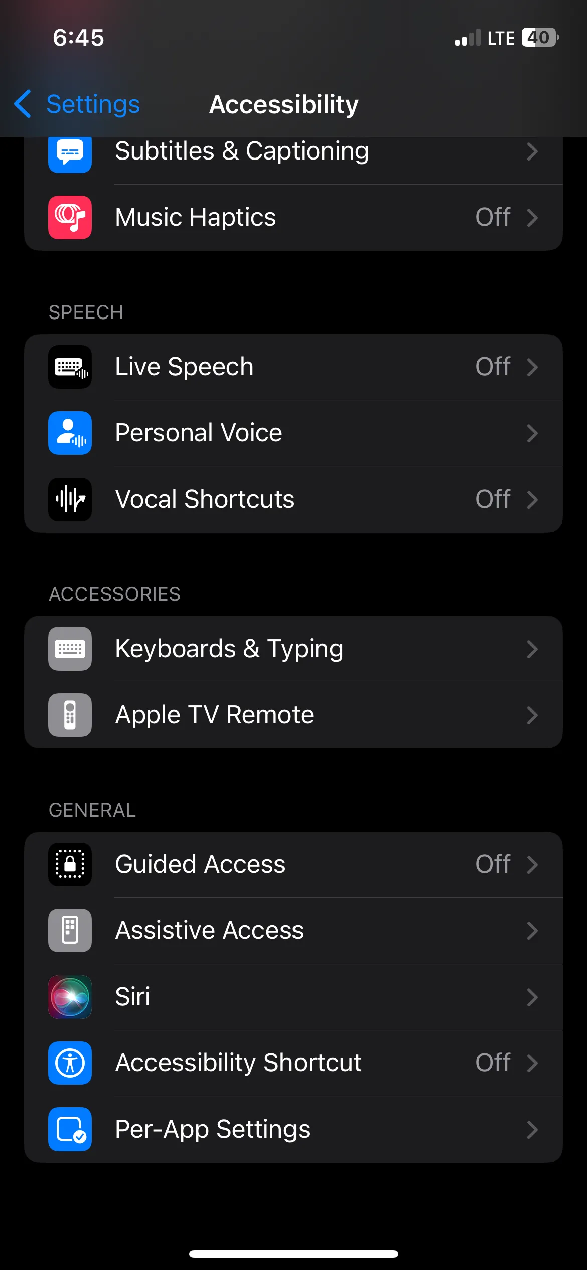 Điều hướng đến các tính năng Trợ năng (Accessibility) liên quan đến bàn phím và gõ trên iPhone.