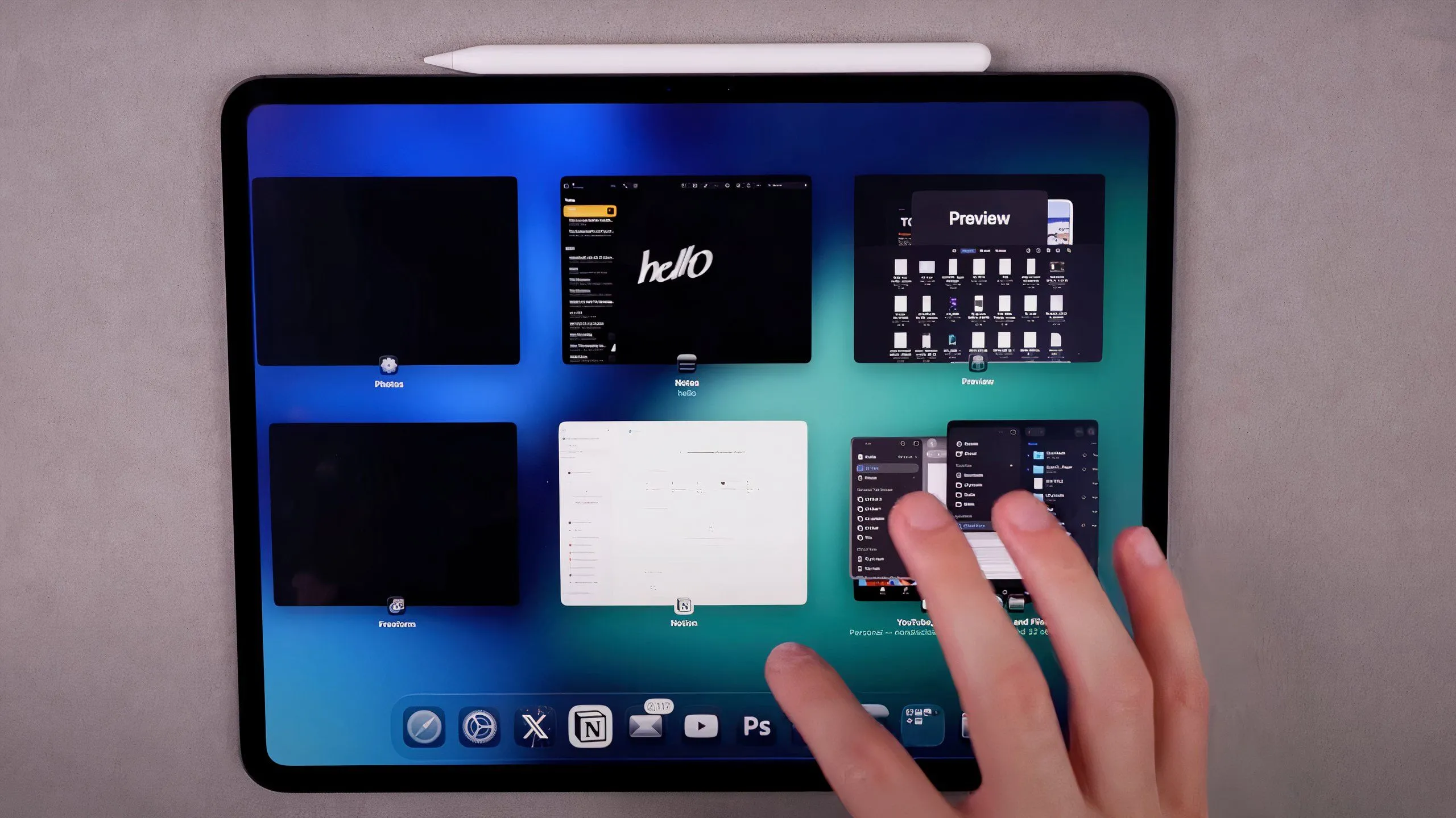 Giao diện Exposé trên iPadOS 26 hiển thị tất cả các ứng dụng đang mở dưới dạng cửa sổ