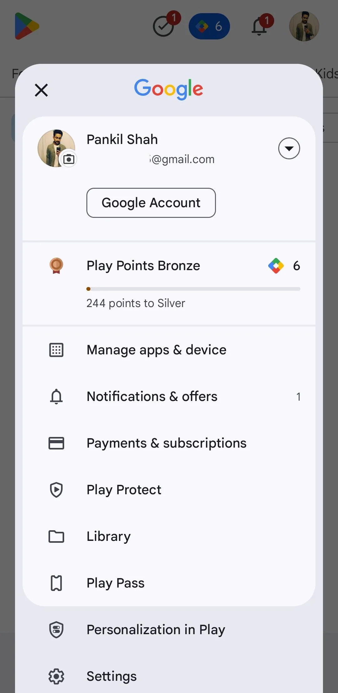Giao diện menu chính của Google Play Store trên điện thoại Android, cho phép truy cập các tùy chọn quản lý và đồng bộ ứng dụng.
