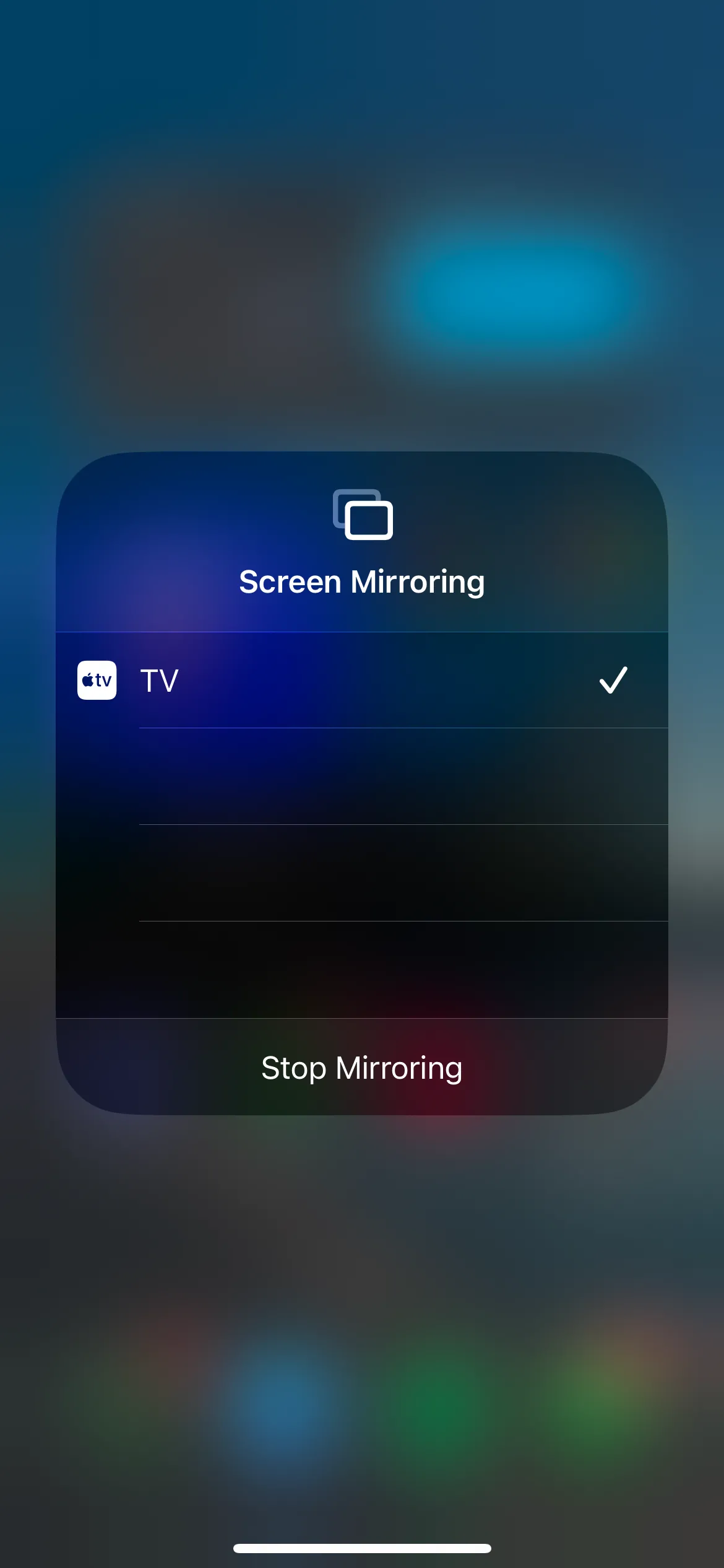 Giao diện Screen Mirroring (Phản chiếu màn hình) trên iOS 18 hiển thị tùy chọn kết nối iPhone với Apple TV
