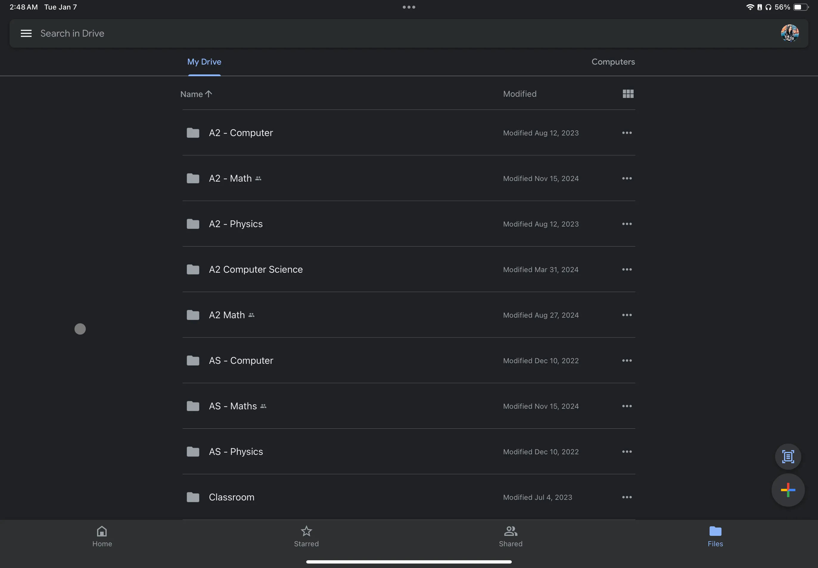 Giao diện ứng dụng Google Drive trên iPad, nơi lưu trữ tài liệu học tập