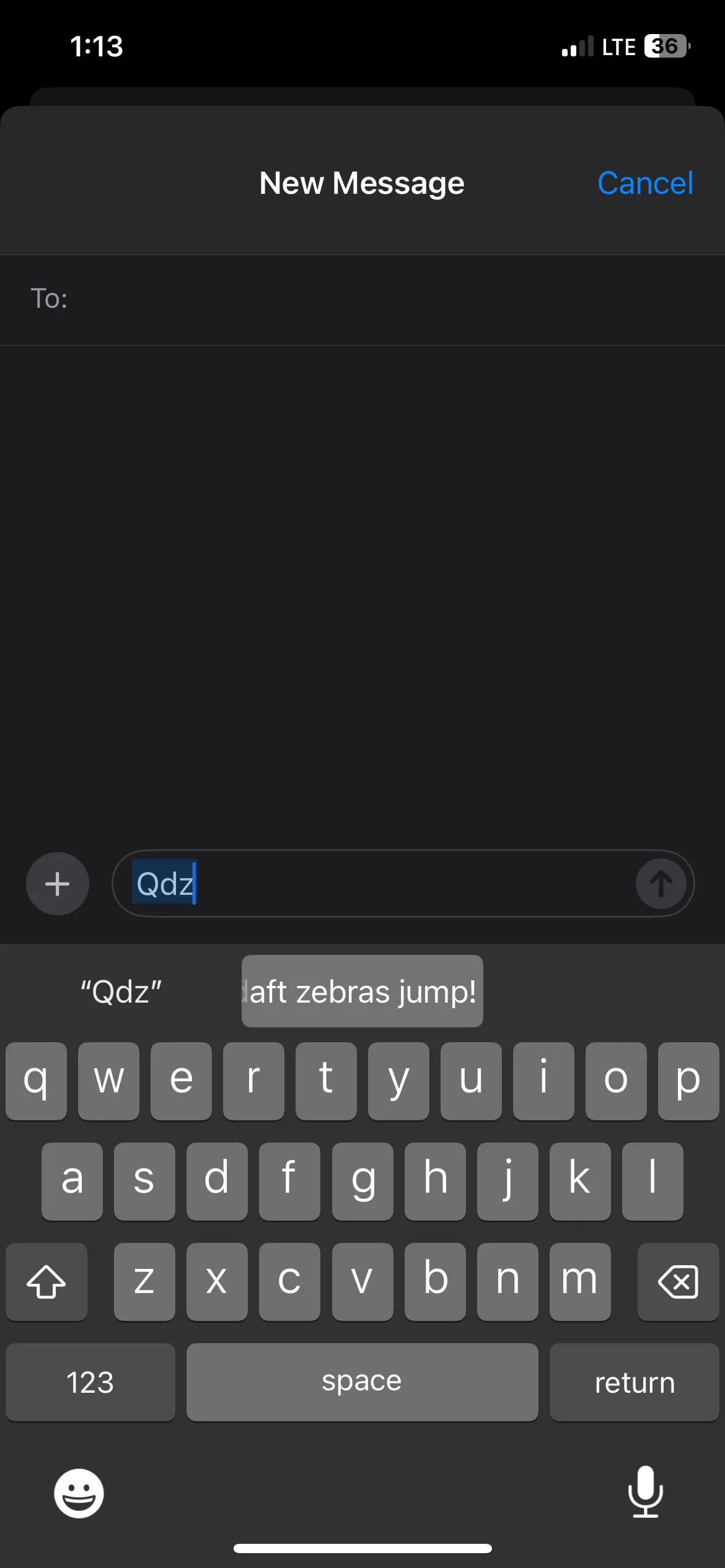 Gợi ý văn bản dài xuất hiện trên bàn phím iPhone khi gõ mã phím tắt &quot;qbz&quot;, cho phép chèn nhanh cụm từ đã lưu.