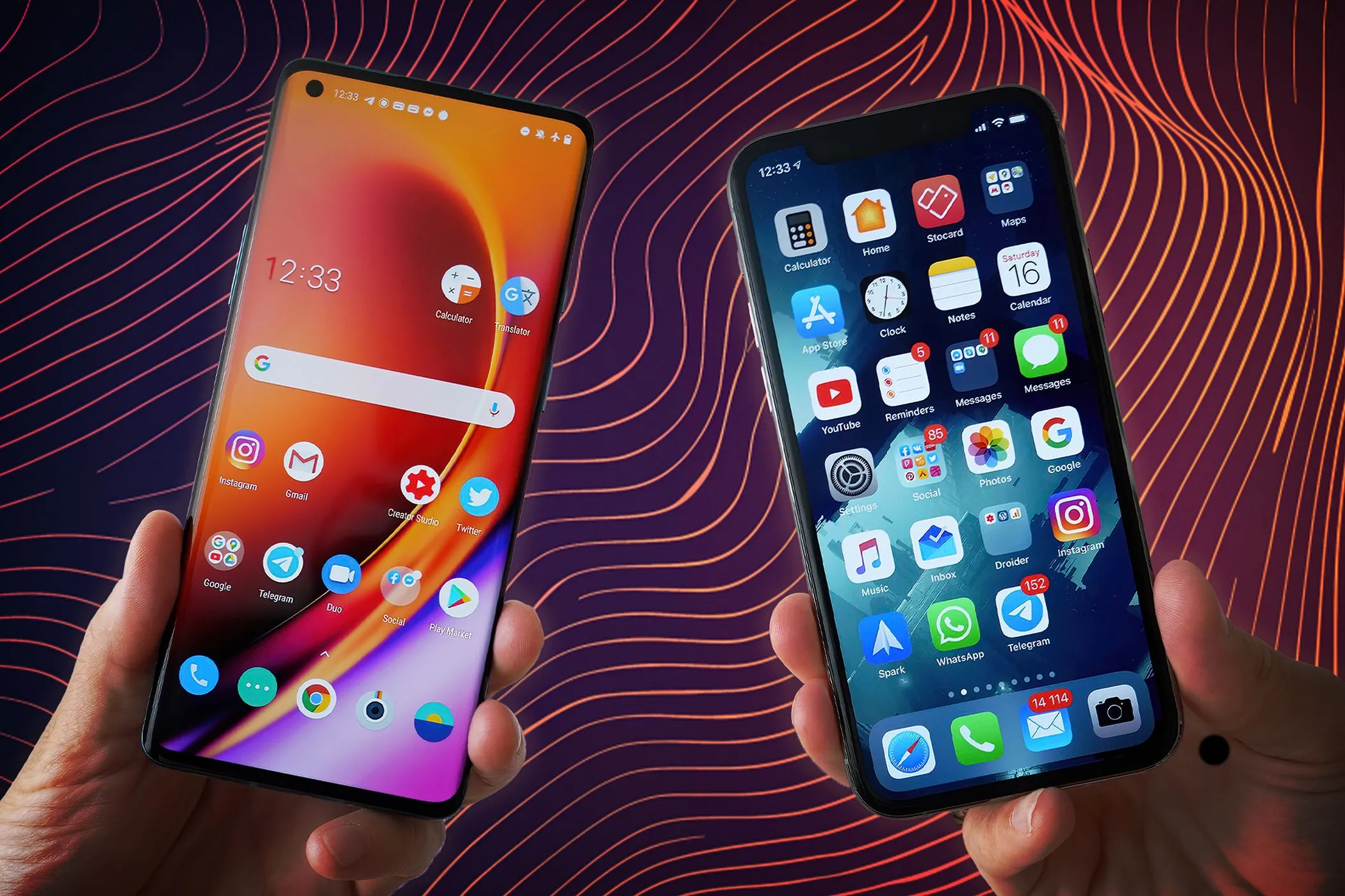 Hai điện thoại, một iPhone và một Android, được cầm cạnh nhau, tượng trưng cho việc có thiết bị dự phòng khi cần thiết.