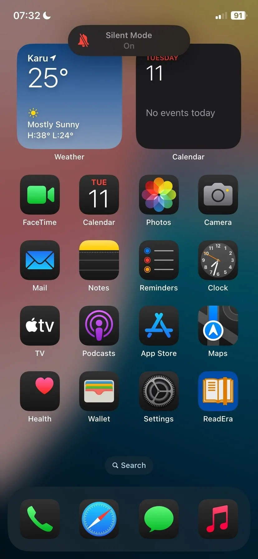 iPhone hiển thị thông báo đã bật Chế độ Im lặng trên màn hình khóa