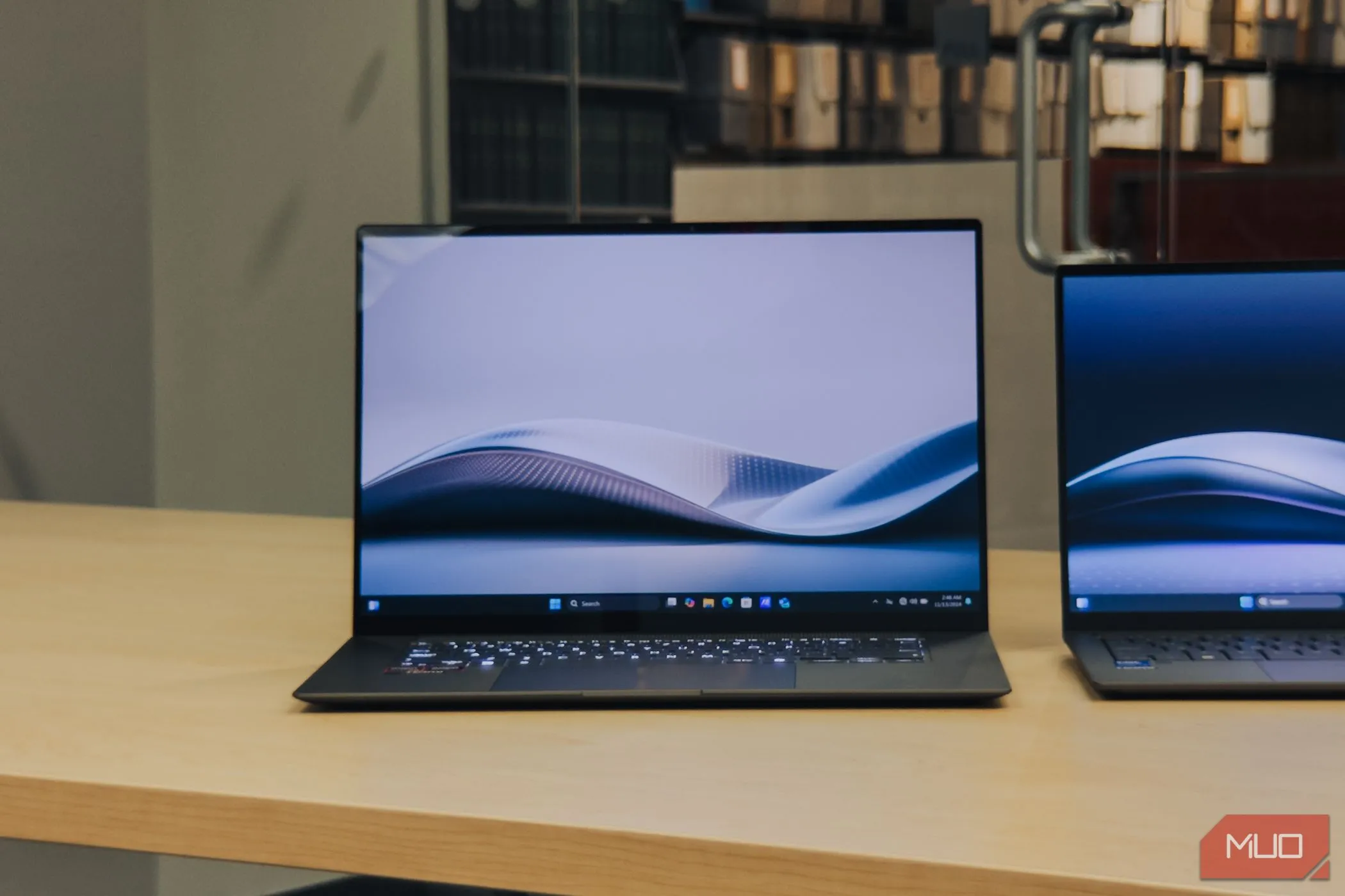Laptop ASUS Zenbook S 16 OLED với màn hình OLED 3.2K hiển thị sống động