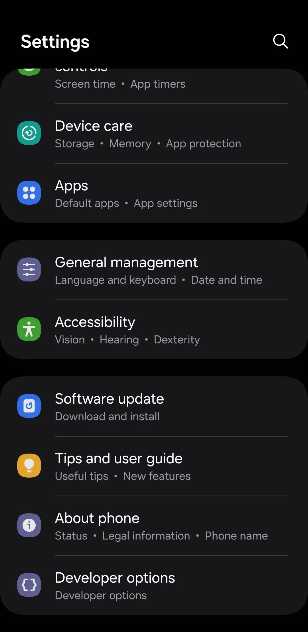 Màn hình cài đặt Quản lý chung trên điện thoại Android, nơi người dùng có thể tìm thấy các tùy chọn liên quan đến ngôn ngữ, ngày giờ và cài đặt lưu trữ.