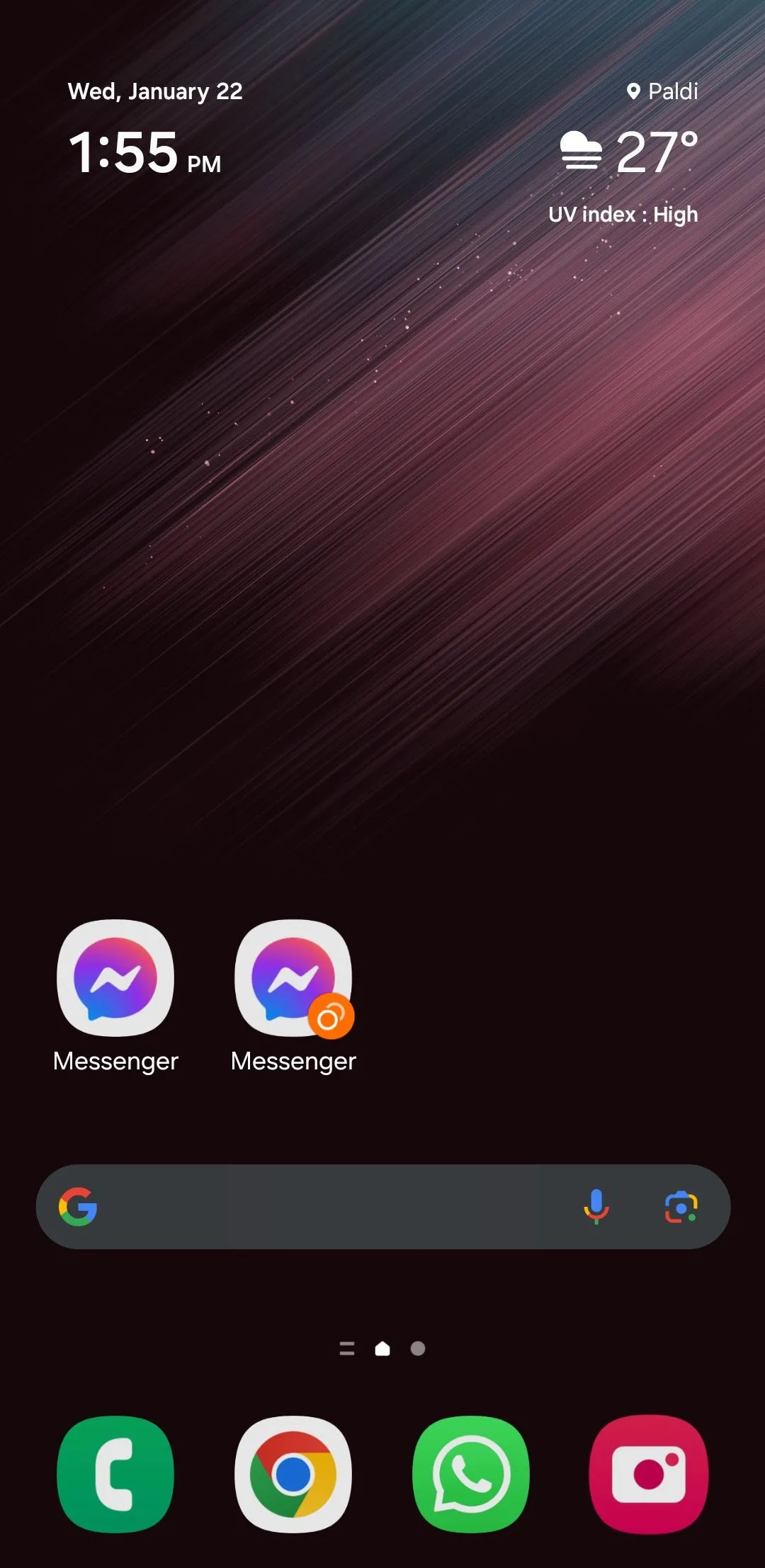 Màn hình chính điện thoại Samsung hiển thị hai biểu tượng ứng dụng Messenger riêng biệt, minh họa tính năng Nhân đôi ứng dụng (Dual Apps) cho phép quản lý nhiều tài khoản trên cùng một thiết bị Android.