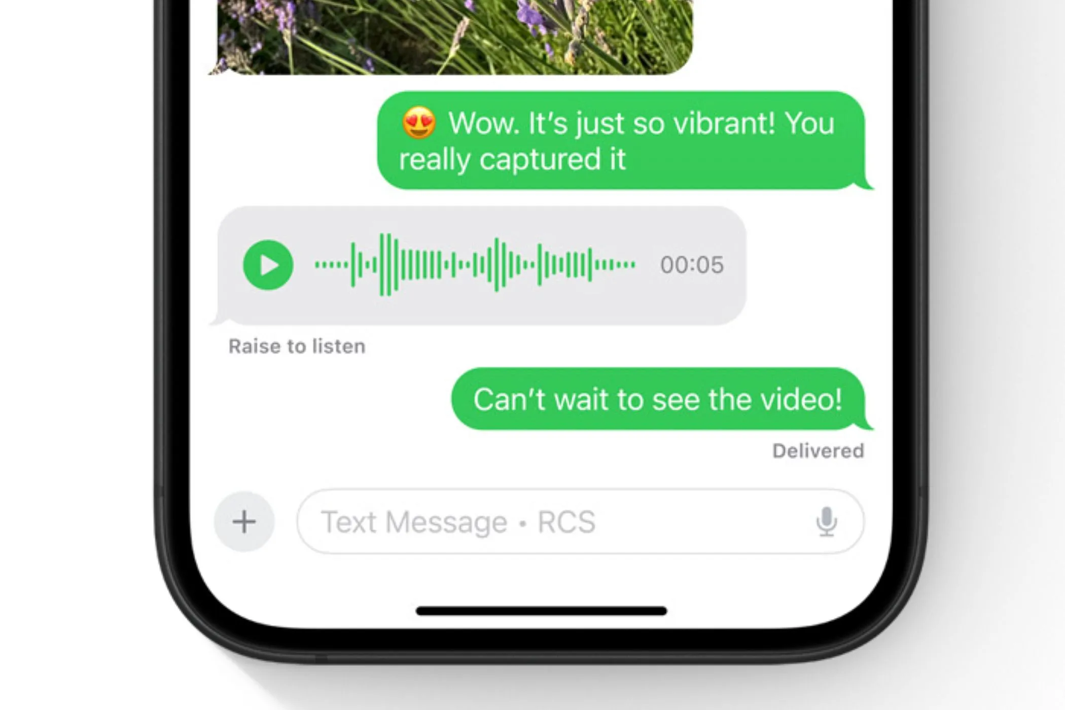 Màn hình iPhone hiển thị tính năng RCS giúp cải thiện nhắn tin đa nền tảng