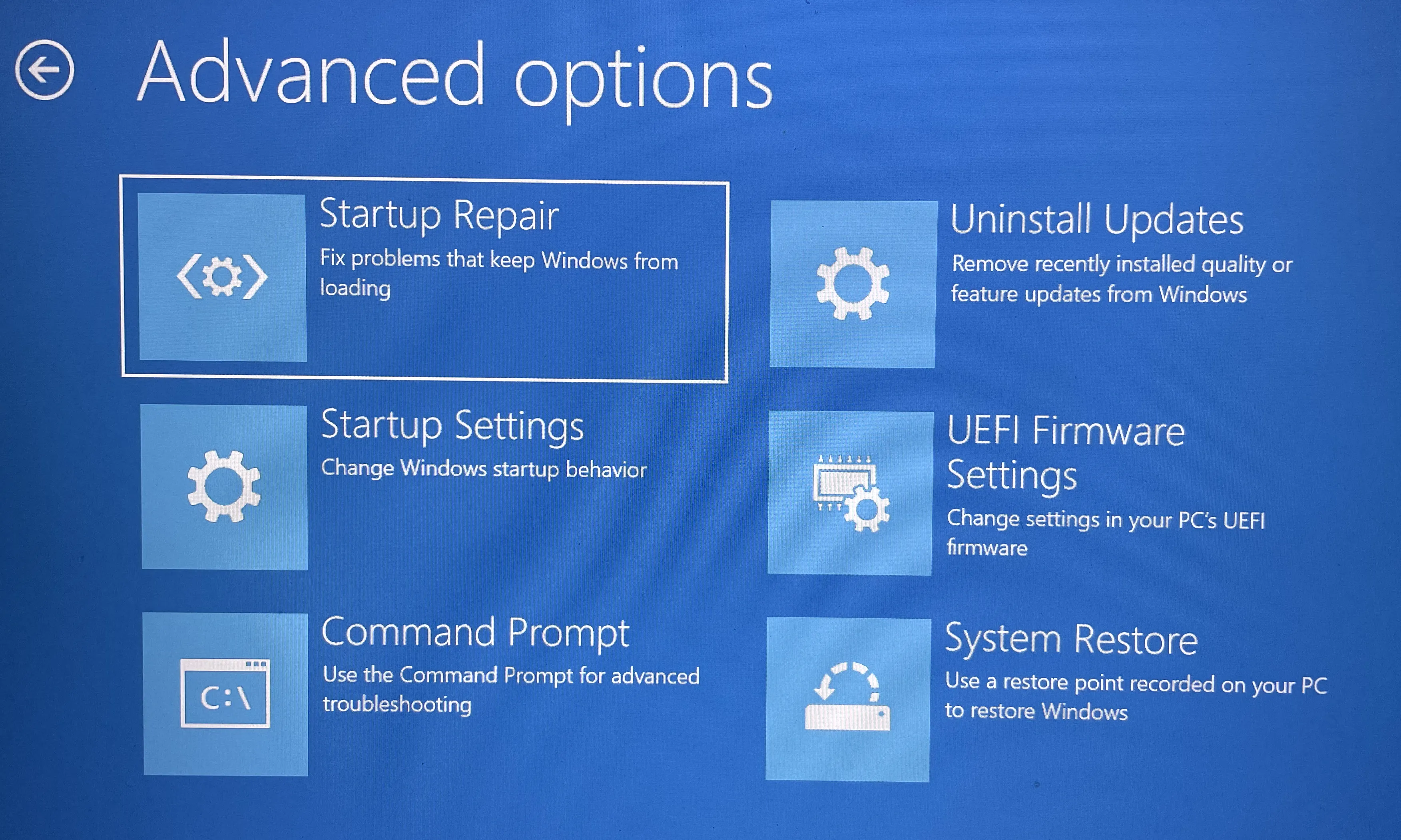 Màn hình Tùy chọn Nâng cao trong Môi trường Khôi phục Windows (WinRE), hiển thị các công cụ sửa lỗi hệ thống.