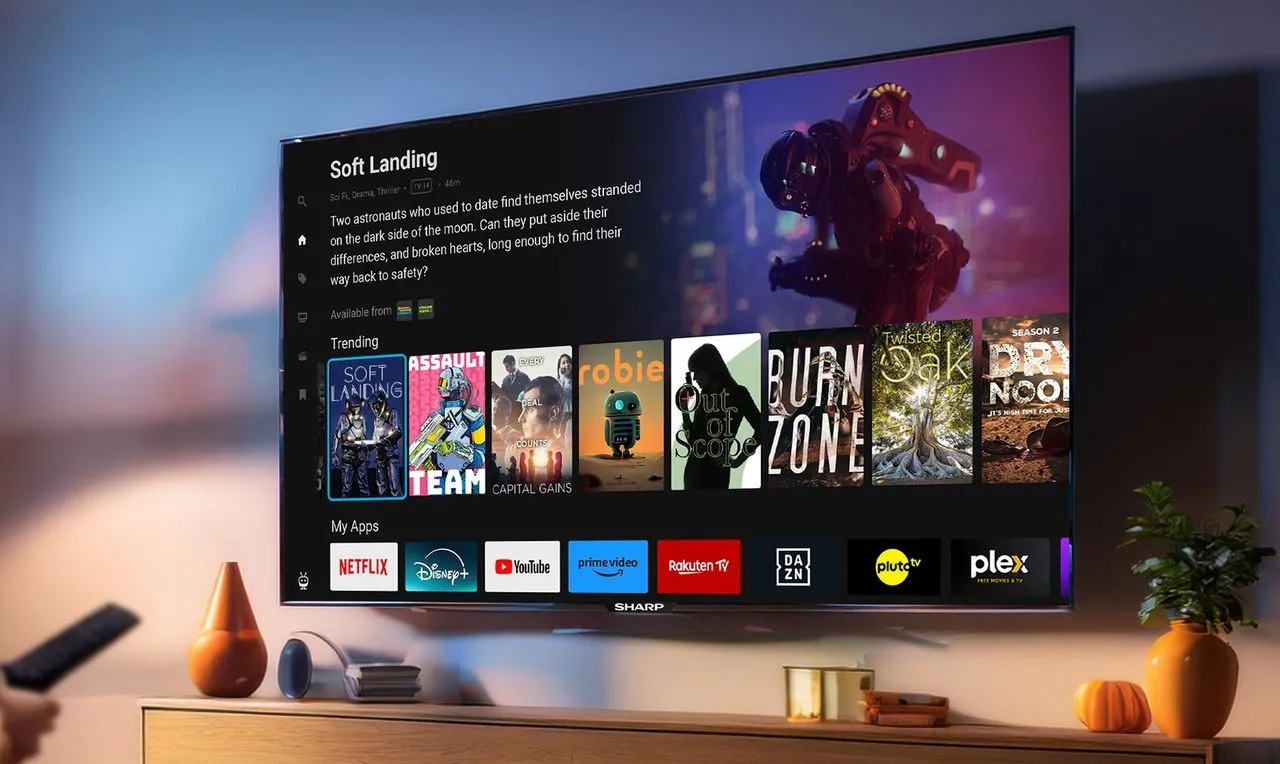 Màn hình TV thông minh Sharp đang hiển thị giao diện của TiVo OS, thể hiện một hệ thống giải trí gia đình hiện đại và các ứng dụng thông minh.