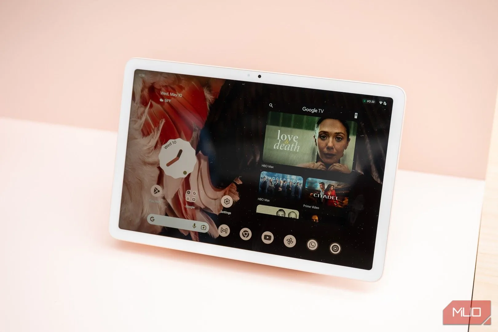Máy tính bảng Google Pixel hiển thị màn hình chính, minh họa tính linh hoạt của Android.