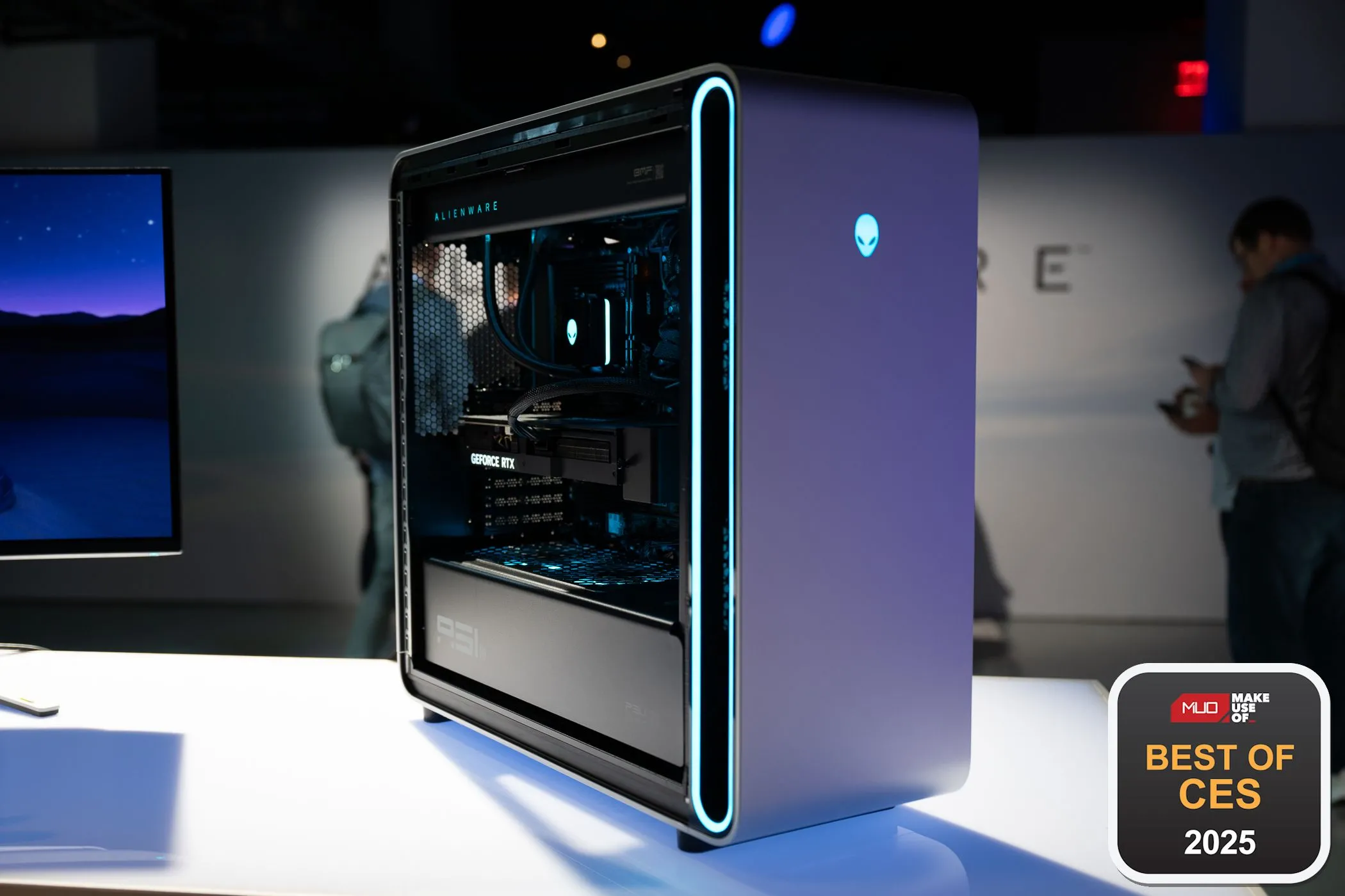 Máy tính để bàn chơi game Alienware Area-51 tại CES 2025