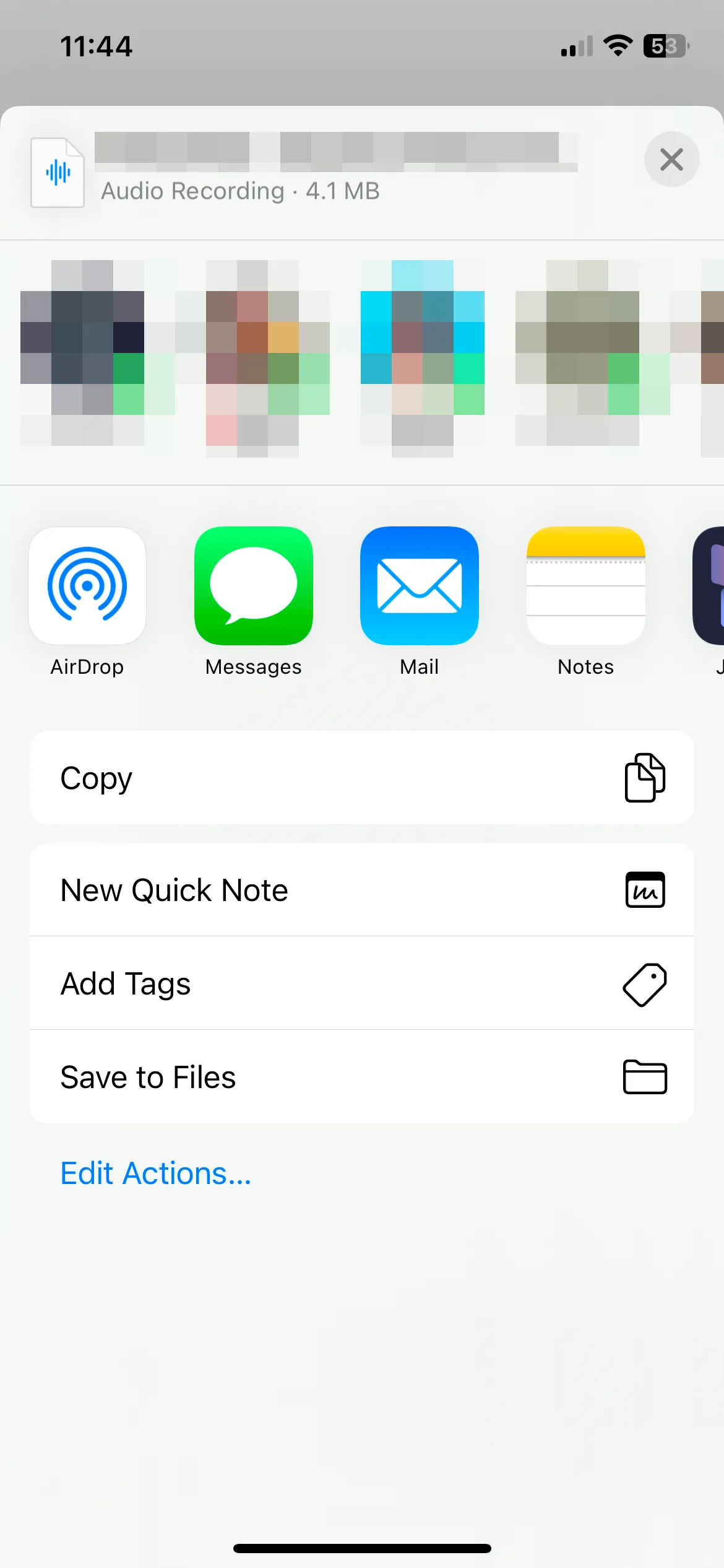 Menu chia sẻ tệp âm thanh trong ứng dụng Tệp trên iPhone để sao chép vào bộ nhớ tạm.
