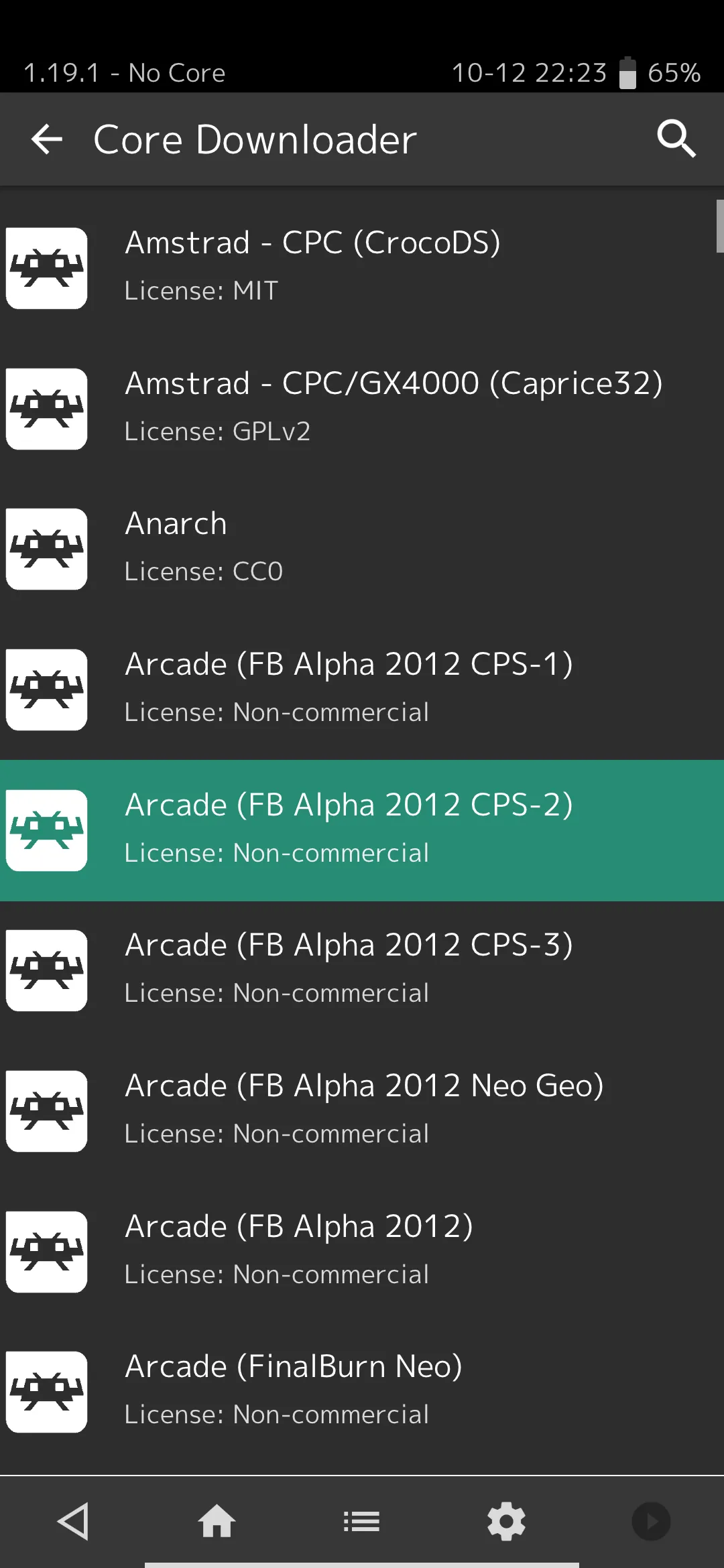Menu tải Core giả lập trong RetroArch cho Android, hiển thị danh sách các hệ máy