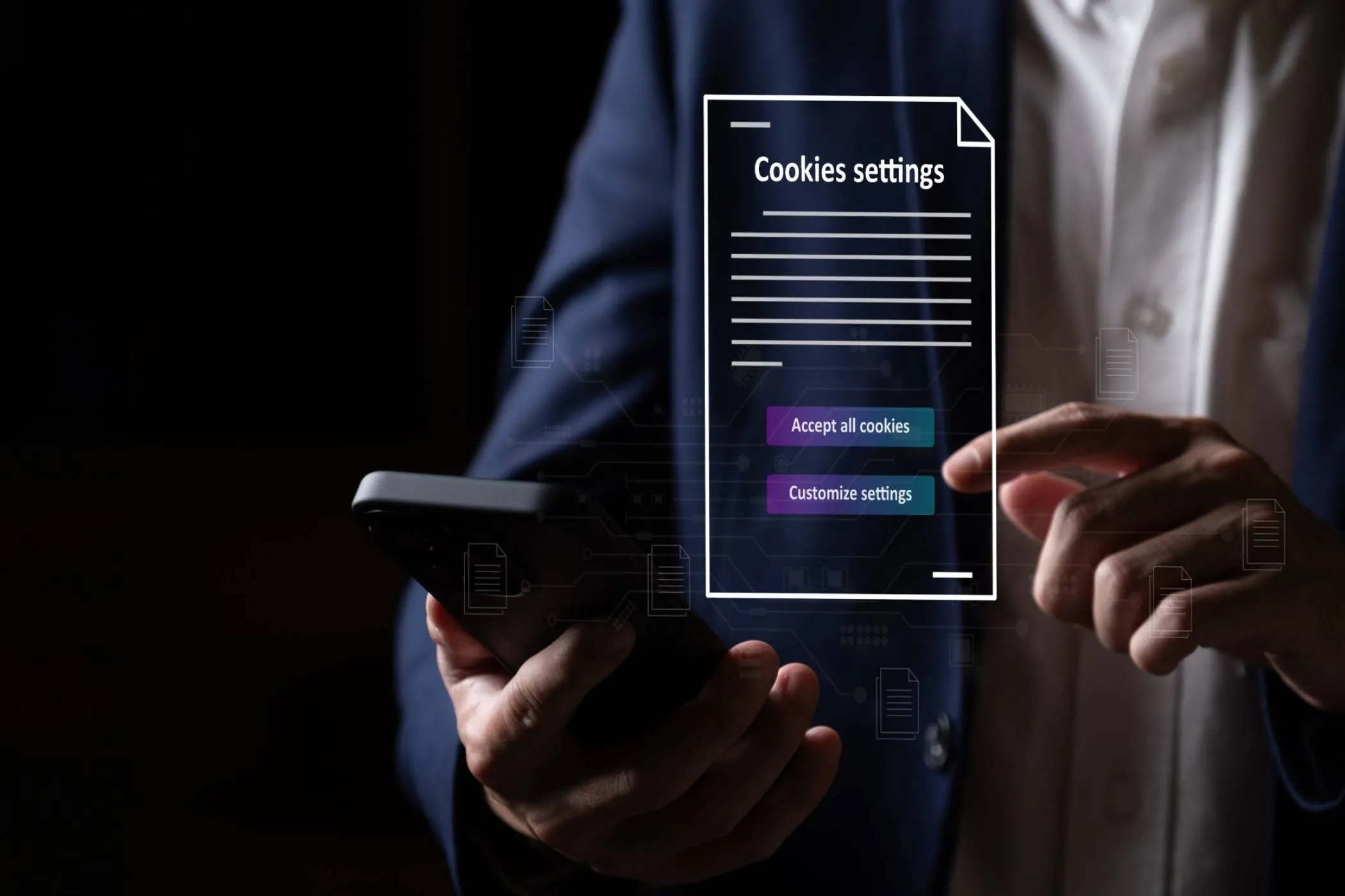 Người dùng Android đang xem xét tùy chọn quyền riêng tư và chấp thuận cookie trên điện thoại di động