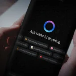 Người dùng đang tương tác với chatbot Meta AI trên màn hình điện thoại, minh họa cho việc sử dụng AI trong WhatsApp.