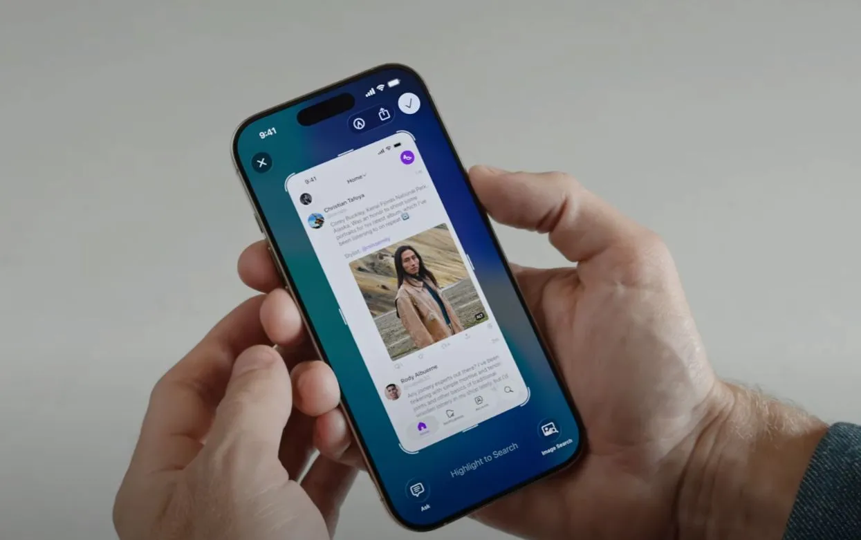 Người dùng tương tác với tính năng Trí tuệ Thị giác trên iOS 26 để tìm kiếm thông tin từ hình ảnh.