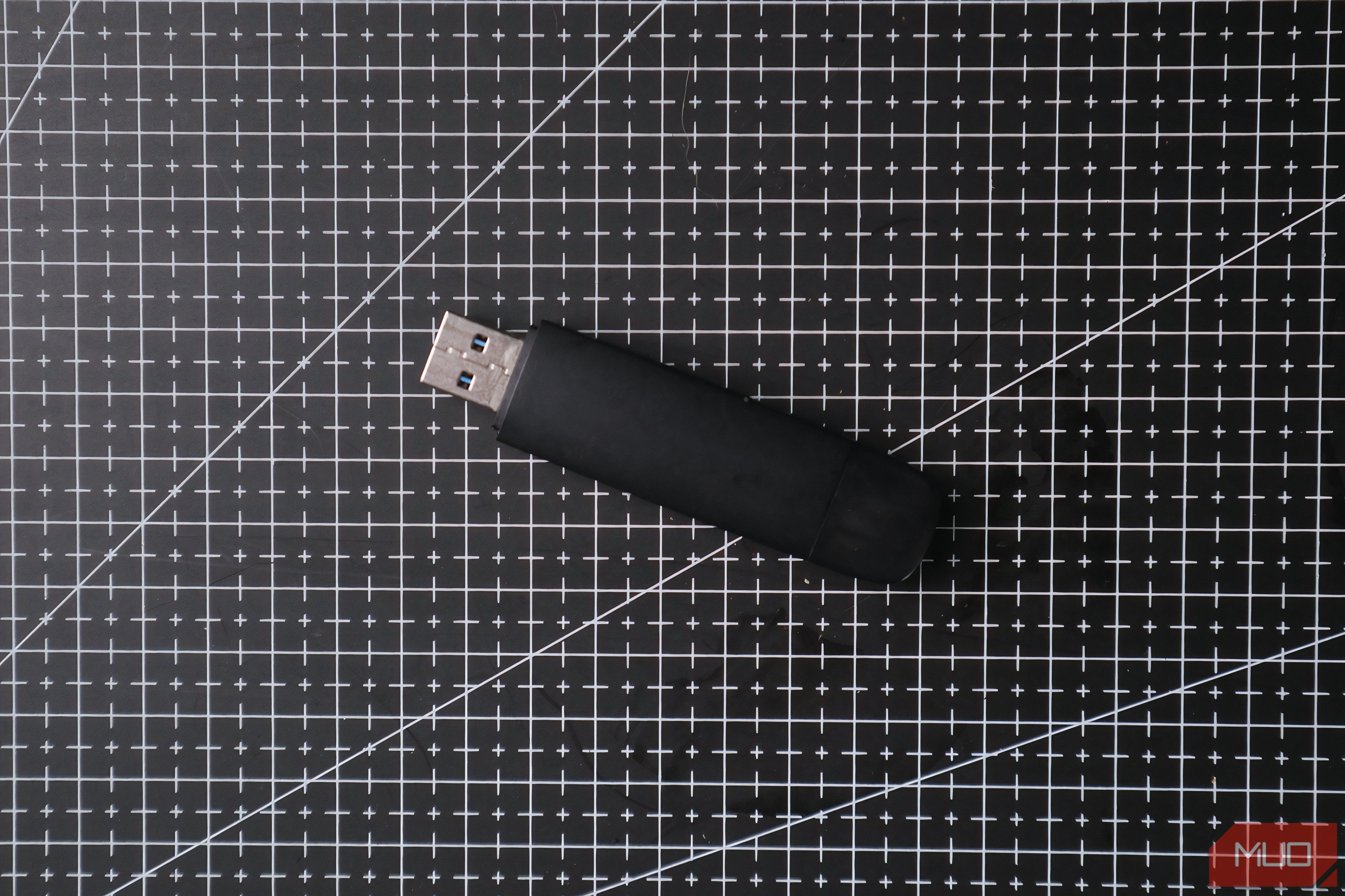 Ổ đĩa USB flash dùng để sửa chữa và cài đặt hệ điều hành máy tính