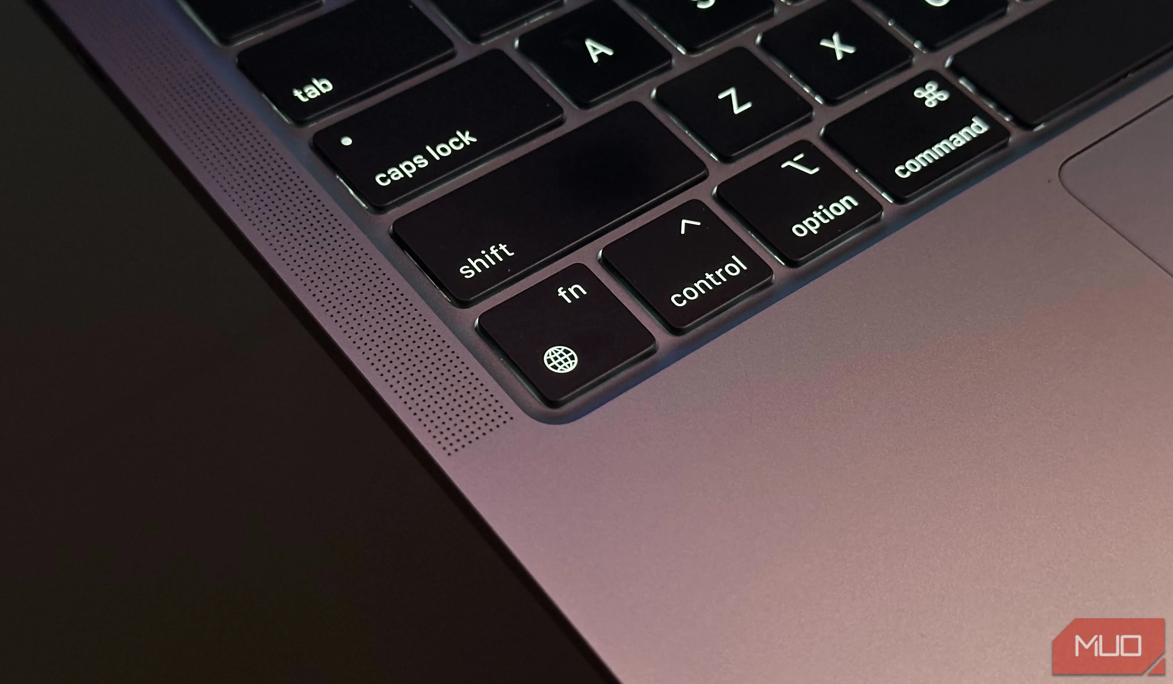 Phím Chức năng hoặc Phím Quả cầu trên bàn phím MacBook