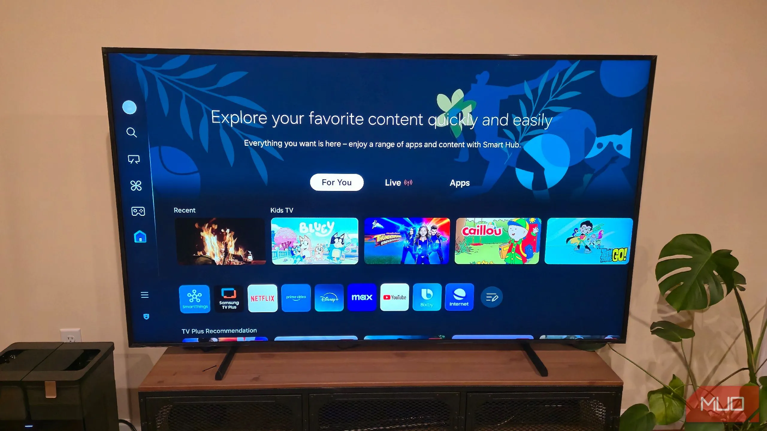 Smart TV Samsung The Frame hiển thị giao diện One UI thống nhất