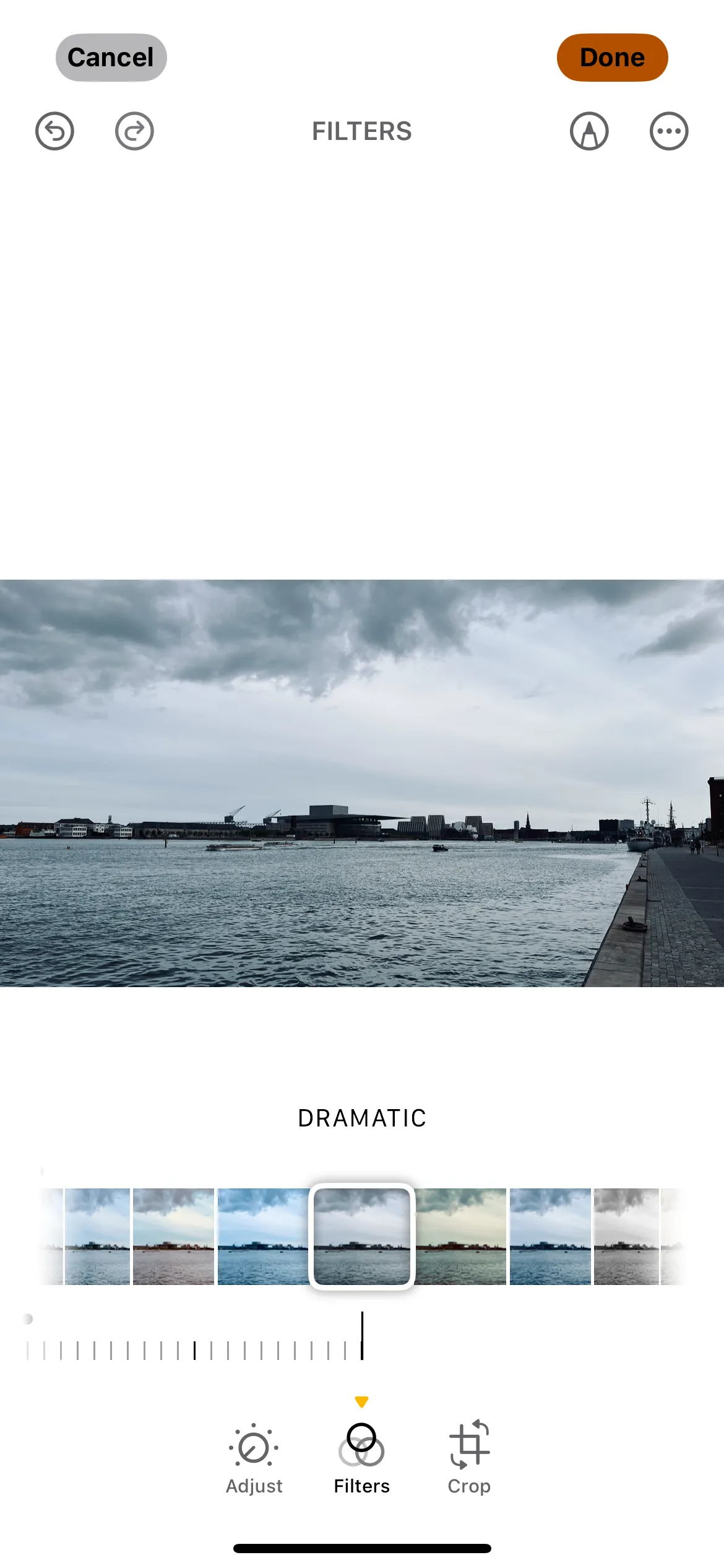 Sử dụng bộ lọc Dramatic trong ứng dụng Ảnh trên iPhone