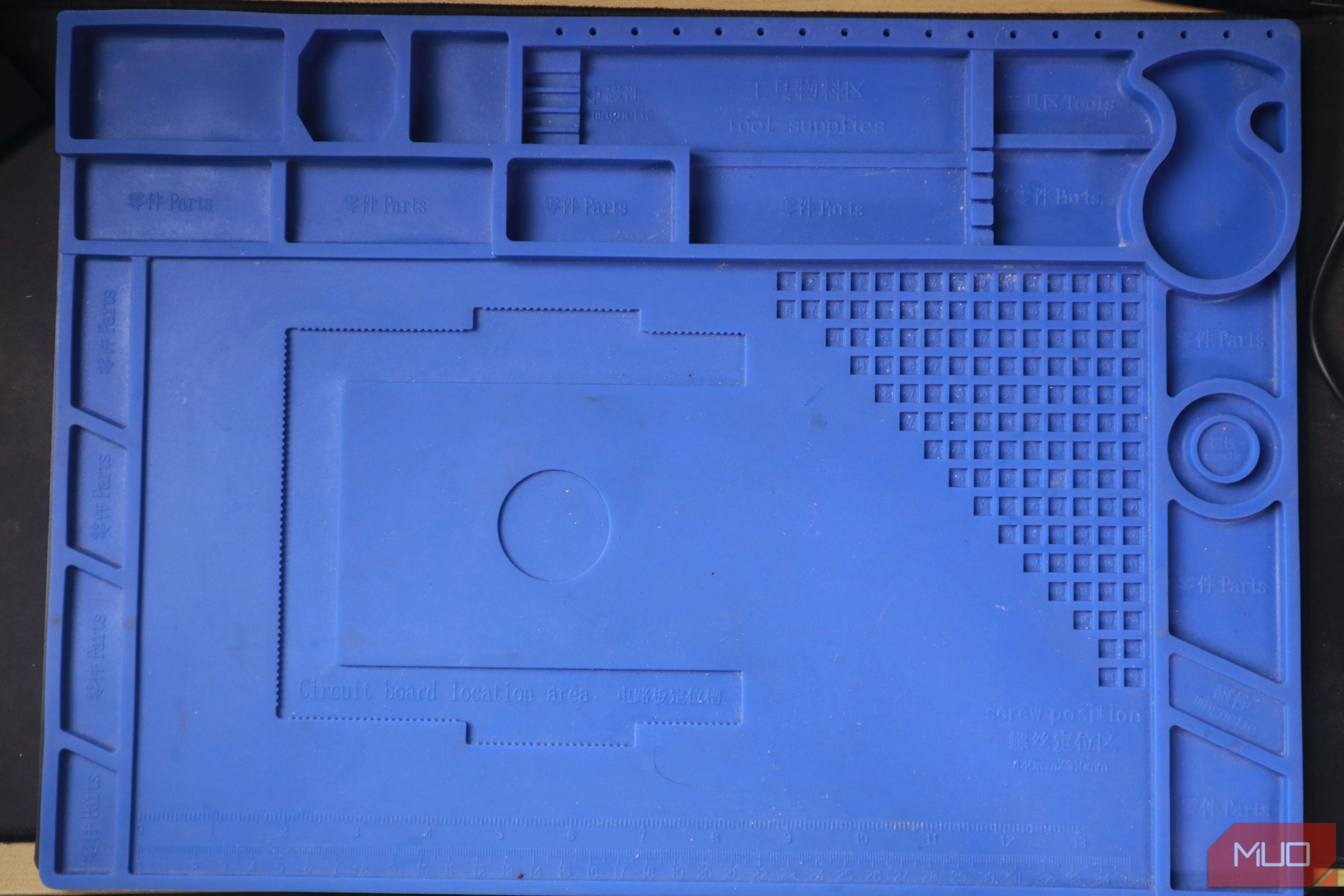 Thảm silicone chống tĩnh điện để sắp xếp ốc vít và linh kiện khi sửa PC