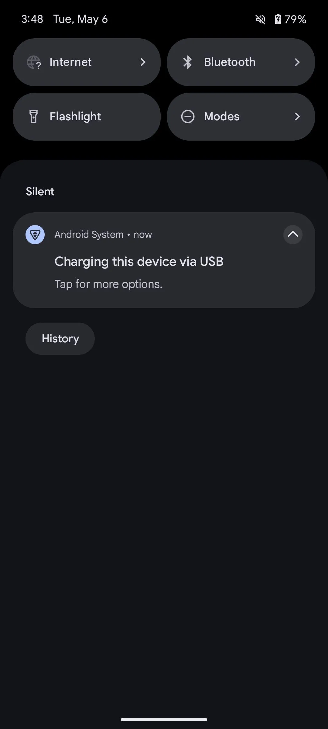 Thông báo &quot;Sạc thiết bị này qua USB&quot; trên điện thoại Pixel, hiển thị tùy chọn sử dụng làm webcam.