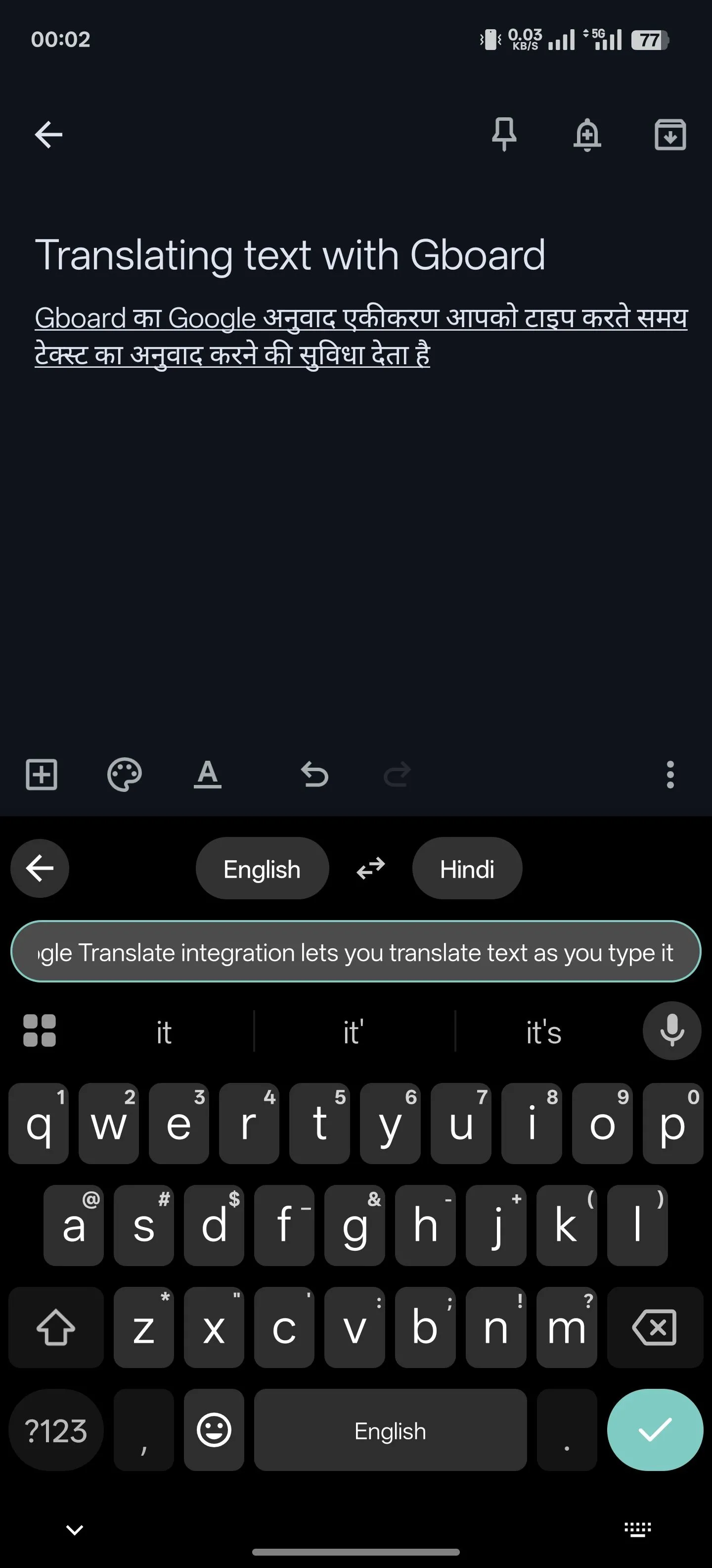 Tính năng dịch trực tiếp trên Gboard đang hoạt động, hiển thị văn bản đã dịch khi người dùng nhập liệu.
