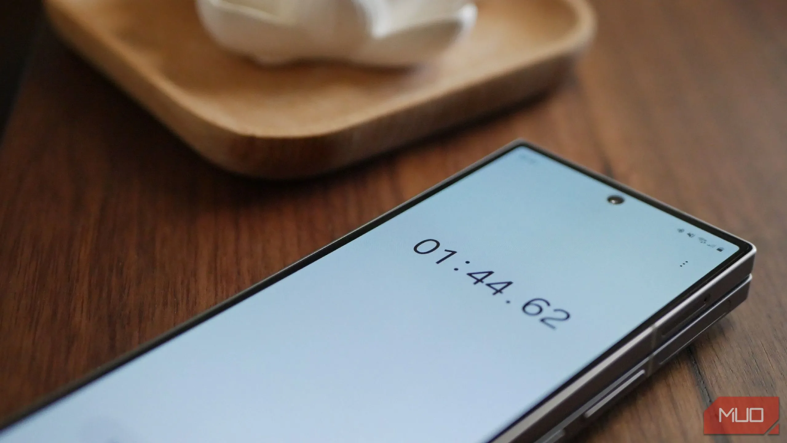 Tính năng đồng hồ bấm giờ trên điện thoại Samsung Galaxy Z Fold 6, giúp theo dõi thời lượng hoàn thành các tác vụ công việc dài.